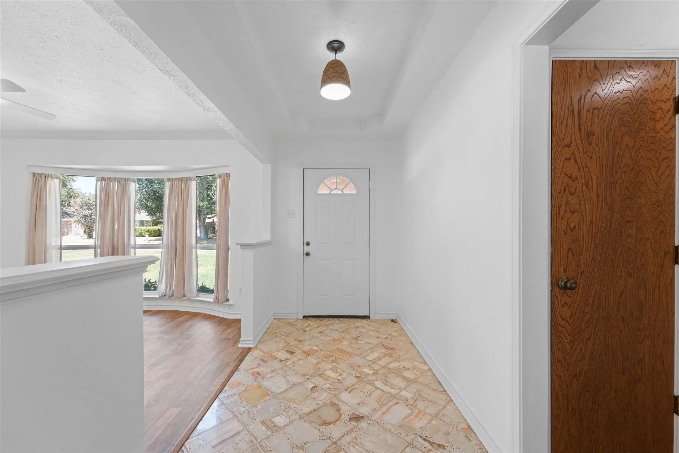 Single Family Residence For Sale in Dallas County , 336 Woodbrook Drive, De Soto, Texas 75115, 3 Bedroom, 2 Bathroom, 2 Garage spaces, 2,059 Sqft, built in 1974, mls#21376543, Real Estate Agent in De Soto, Homes For Sale in Dallas county, Homes For Sale in De Soto, Realtor in De Soto Texas, Real Estate Brokerage Independent Realty Texas, Luminita Cordes Realtor