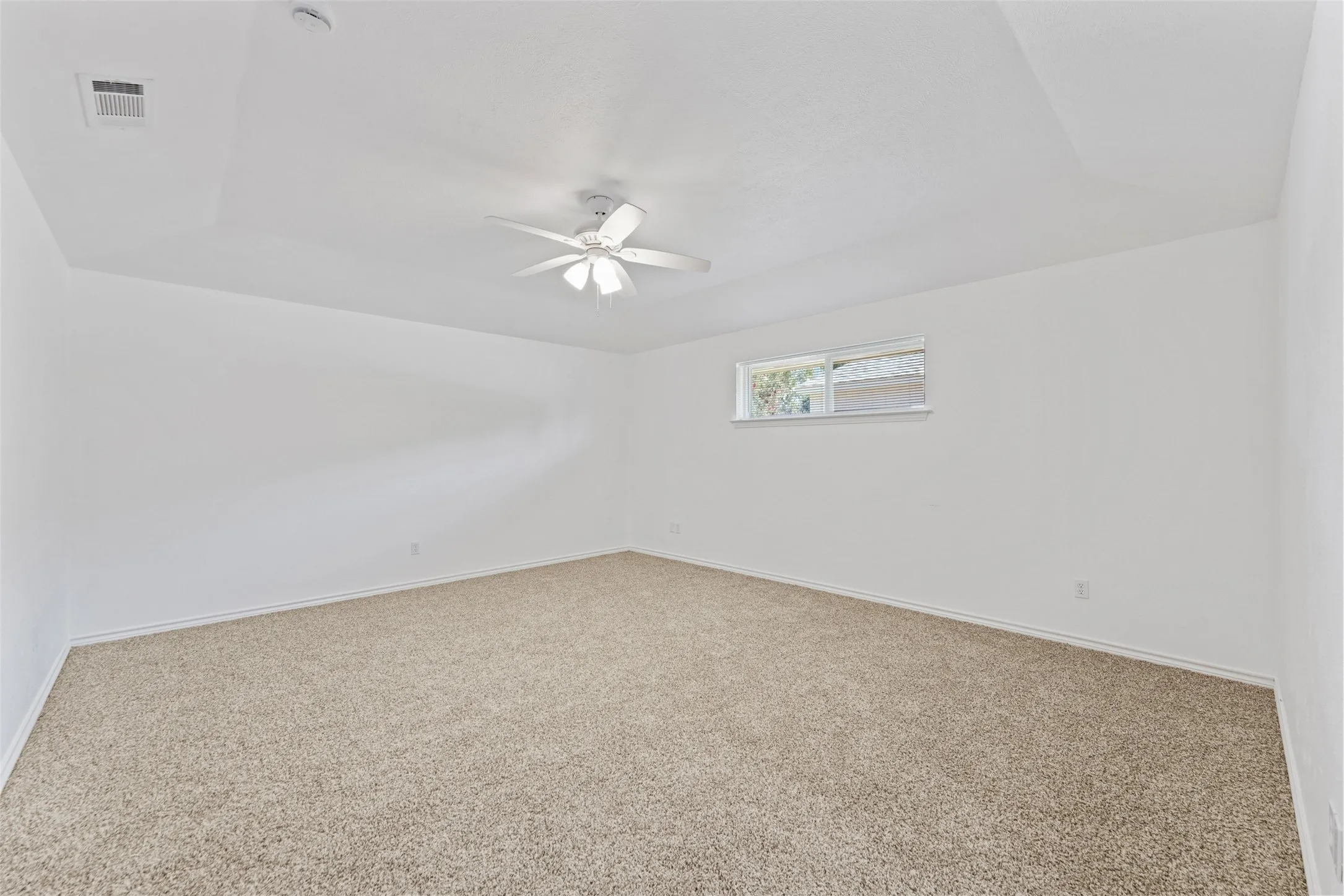 Single Family Residence For Sale in Dallas County , 336 Woodbrook Drive, De Soto, Texas 75115, 3 Bedroom, 2 Bathroom, 2 Garage spaces, 2,059 Sqft, built in 1974, mls#21376543, Real Estate Agent in De Soto, Homes For Sale in Dallas county, Homes For Sale in De Soto, Realtor in De Soto Texas, Real Estate Brokerage Independent Realty Texas, Luminita Cordes Realtor