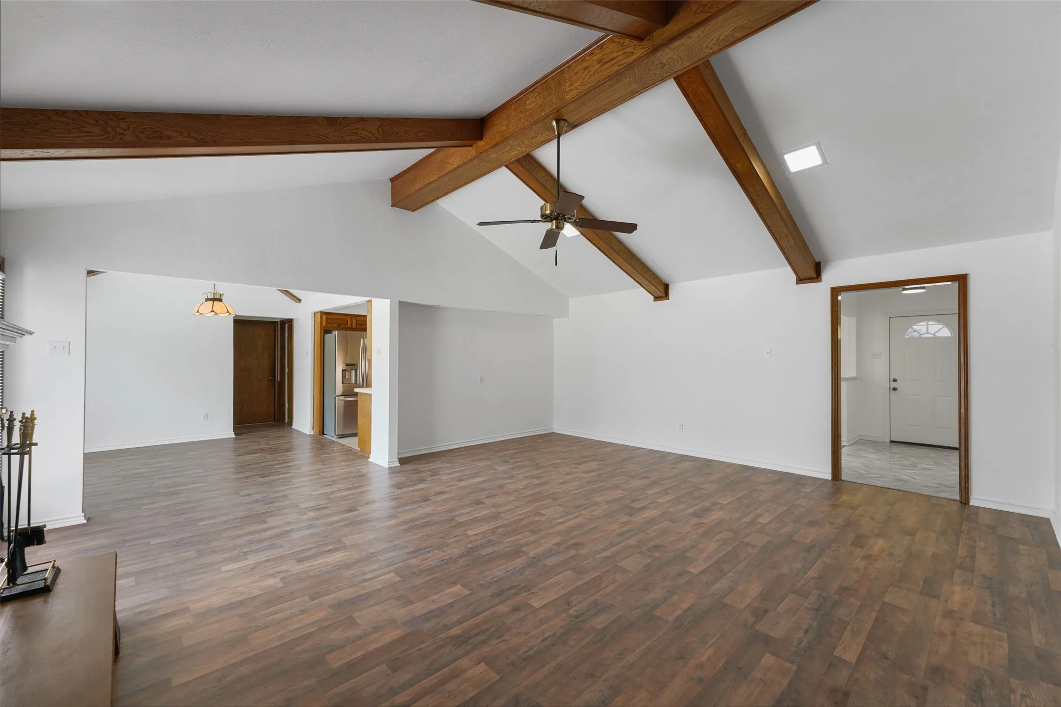 Single Family Residence For Sale in Dallas County , 336 Woodbrook Drive, De Soto, Texas 75115, 3 Bedroom, 2 Bathroom, 2 Garage spaces, 2,059 Sqft, built in 1974, mls#21376543, Real Estate Agent in De Soto, Homes For Sale in Dallas county, Homes For Sale in De Soto, Realtor in De Soto Texas, Real Estate Brokerage Independent Realty Texas, Luminita Cordes Realtor