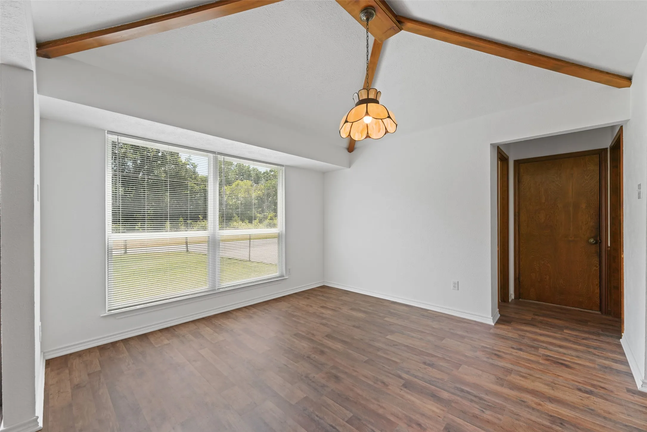 Single Family Residence For Sale in Dallas County , 336 Woodbrook Drive, De Soto, Texas 75115, 3 Bedroom, 2 Bathroom, 2 Garage spaces, 2,059 Sqft, built in 1974, mls#21376543, Real Estate Agent in De Soto, Homes For Sale in Dallas county, Homes For Sale in De Soto, Realtor in De Soto Texas, Real Estate Brokerage Independent Realty Texas, Luminita Cordes Realtor