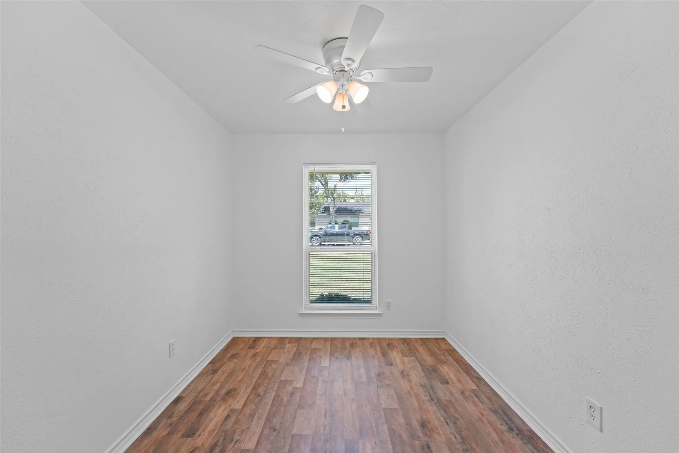 Single Family Residence For Sale in Dallas County , 336 Woodbrook Drive, De Soto, Texas 75115, 3 Bedroom, 2 Bathroom, 2 Garage spaces, 2,059 Sqft, built in 1974, mls#21376543, Real Estate Agent in De Soto, Homes For Sale in Dallas county, Homes For Sale in De Soto, Realtor in De Soto Texas, Real Estate Brokerage Independent Realty Texas, Luminita Cordes Realtor