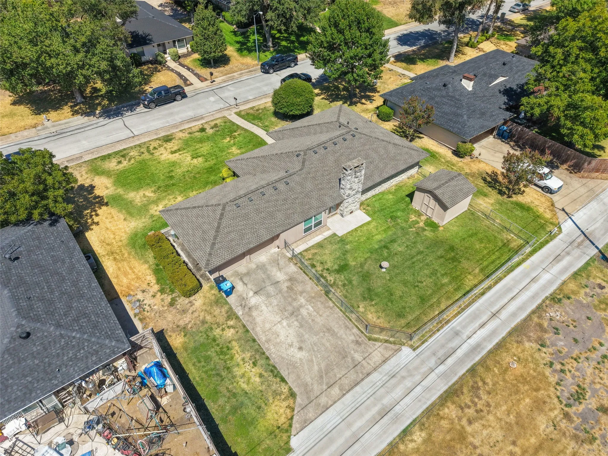 Single Family Residence For Sale in Dallas County , 336 Woodbrook Drive, De Soto, Texas 75115, 3 Bedroom, 2 Bathroom, 2 Garage spaces, 2,059 Sqft, built in 1974, mls#21376543, Real Estate Agent in De Soto, Homes For Sale in Dallas county, Homes For Sale in De Soto, Realtor in De Soto Texas, Real Estate Brokerage Independent Realty Texas, Luminita Cordes Realtor