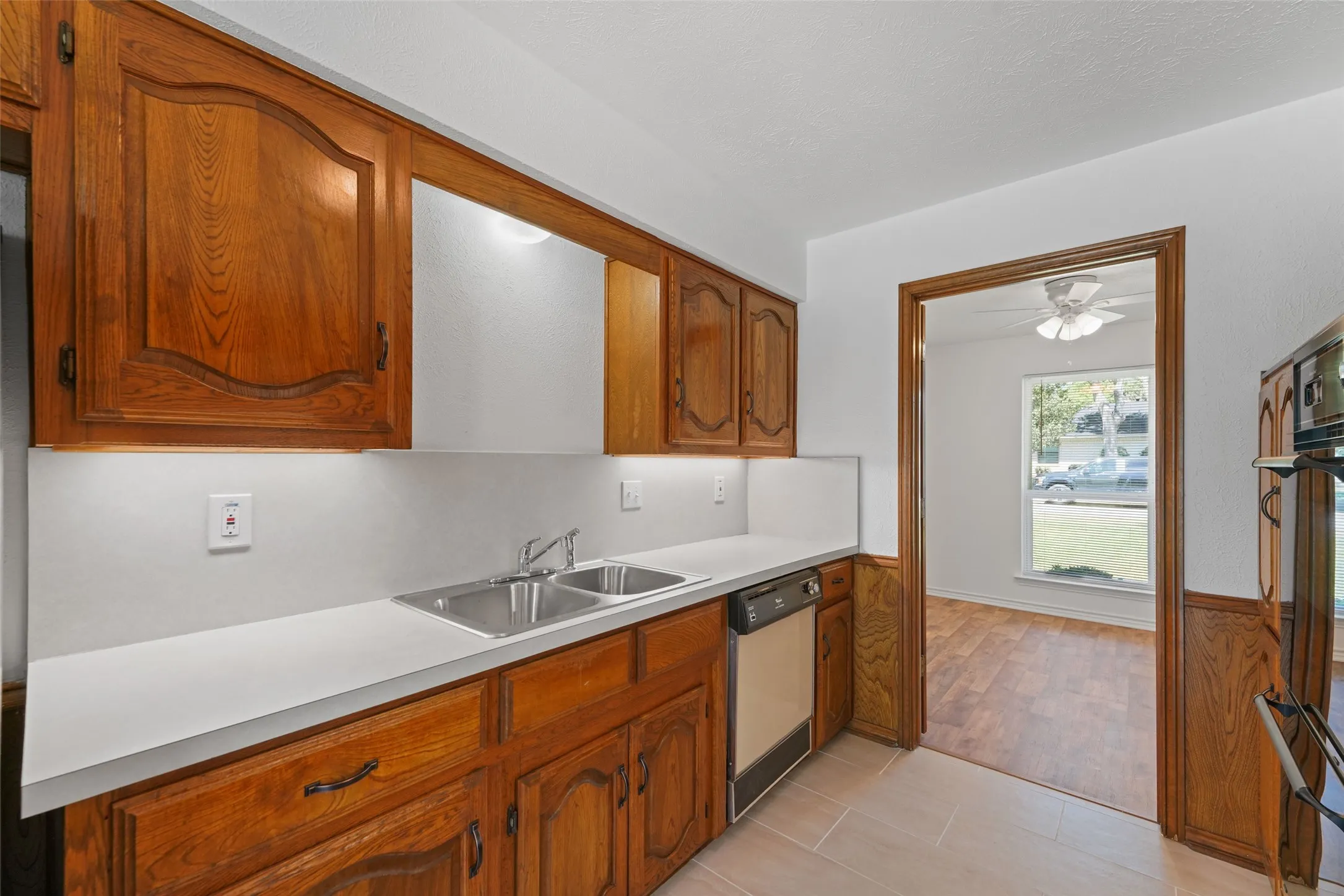 Single Family Residence For Sale in Dallas County , 336 Woodbrook Drive, De Soto, Texas 75115, 3 Bedroom, 2 Bathroom, 2 Garage spaces, 2,059 Sqft, built in 1974, mls#21376543, Real Estate Agent in De Soto, Homes For Sale in Dallas county, Homes For Sale in De Soto, Realtor in De Soto Texas, Real Estate Brokerage Independent Realty Texas, Luminita Cordes Realtor