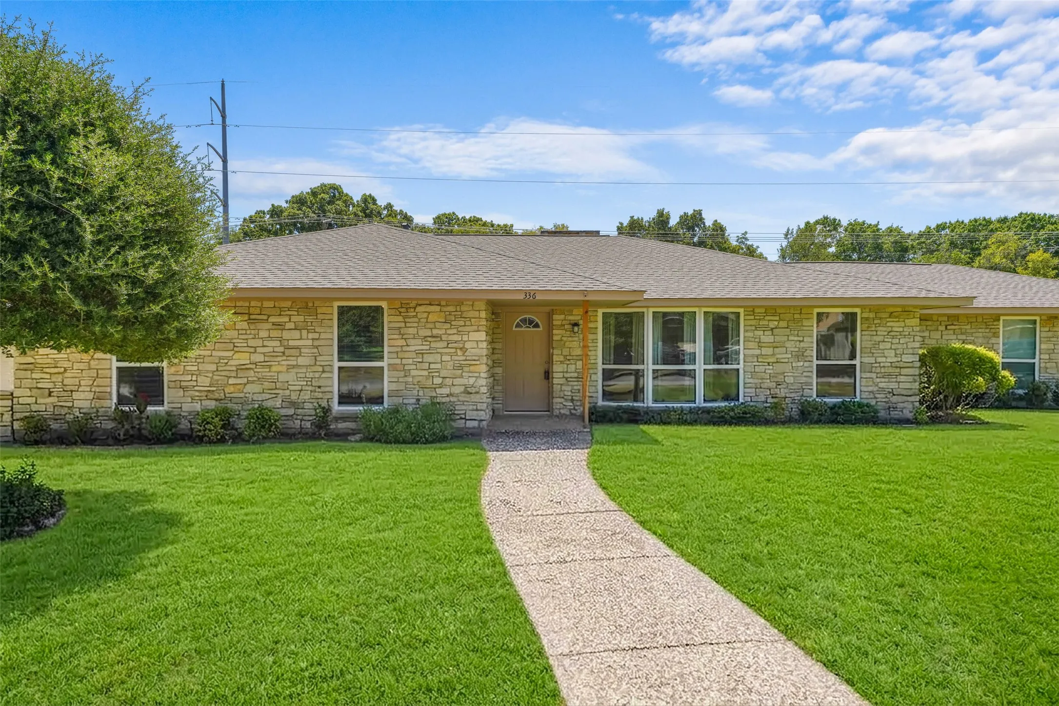 Single Family Residence For Sale in Dallas County , 336 Woodbrook Drive, De Soto, Texas 75115, 3 Bedroom, 2 Bathroom, 2 Garage spaces, 2,059 Sqft, built in 1974, mls#21376543, Real Estate Agent in De Soto, Homes For Sale in Dallas county, Homes For Sale in De Soto, Realtor in De Soto Texas, Real Estate Brokerage Independent Realty Texas, Luminita Cordes Realtor