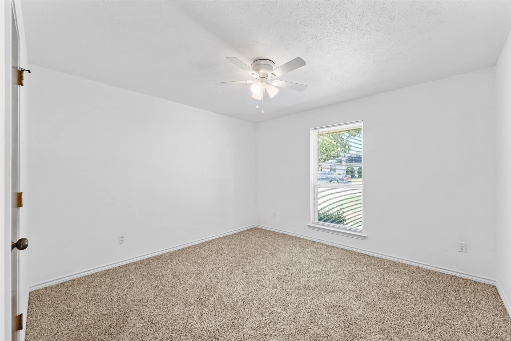 Single Family Residence For Sale in Dallas County , 336 Woodbrook Drive, De Soto, Texas 75115, 3 Bedroom, 2 Bathroom, 2 Garage spaces, 2,059 Sqft, built in 1974, mls#21376543, Real Estate Agent in De Soto, Homes For Sale in Dallas county, Homes For Sale in De Soto, Realtor in De Soto Texas, Real Estate Brokerage Independent Realty Texas, Luminita Cordes Realtor