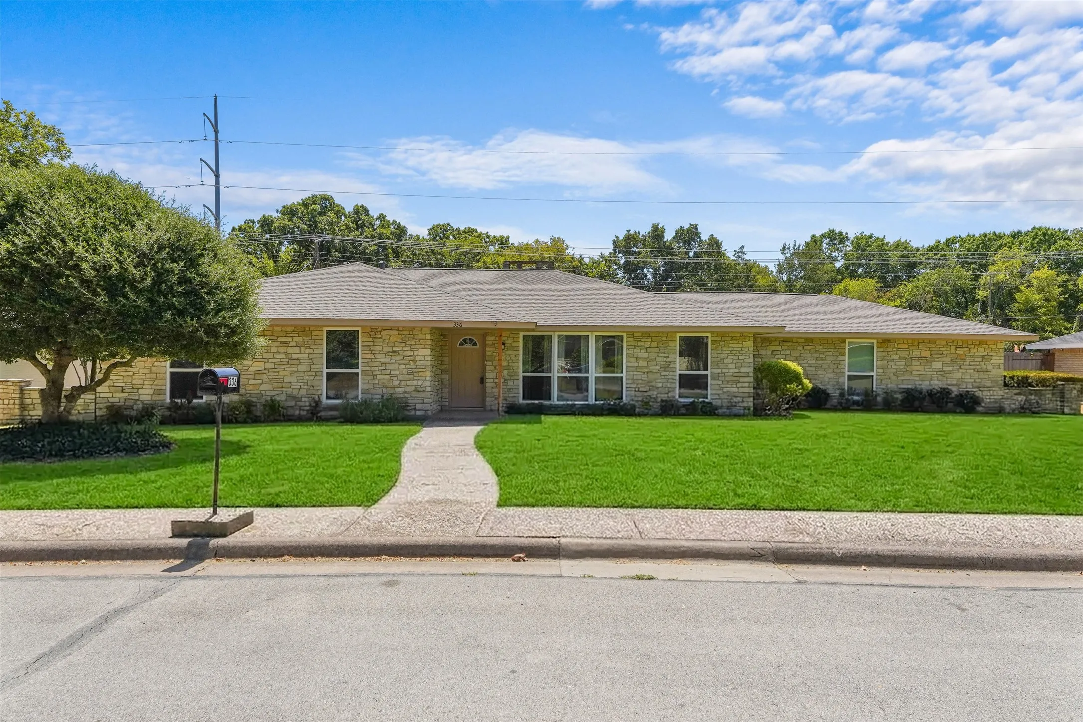 Single Family Residence For Sale in Dallas County , 336 Woodbrook Drive, De Soto, Texas 75115, 3 Bedroom, 2 Bathroom, 2 Garage spaces, 2,059 Sqft, built in 1974, mls#21376543, Real Estate Agent in De Soto, Homes For Sale in Dallas county, Homes For Sale in De Soto, Realtor in De Soto Texas, Real Estate Brokerage Independent Realty Texas, Luminita Cordes Realtor
