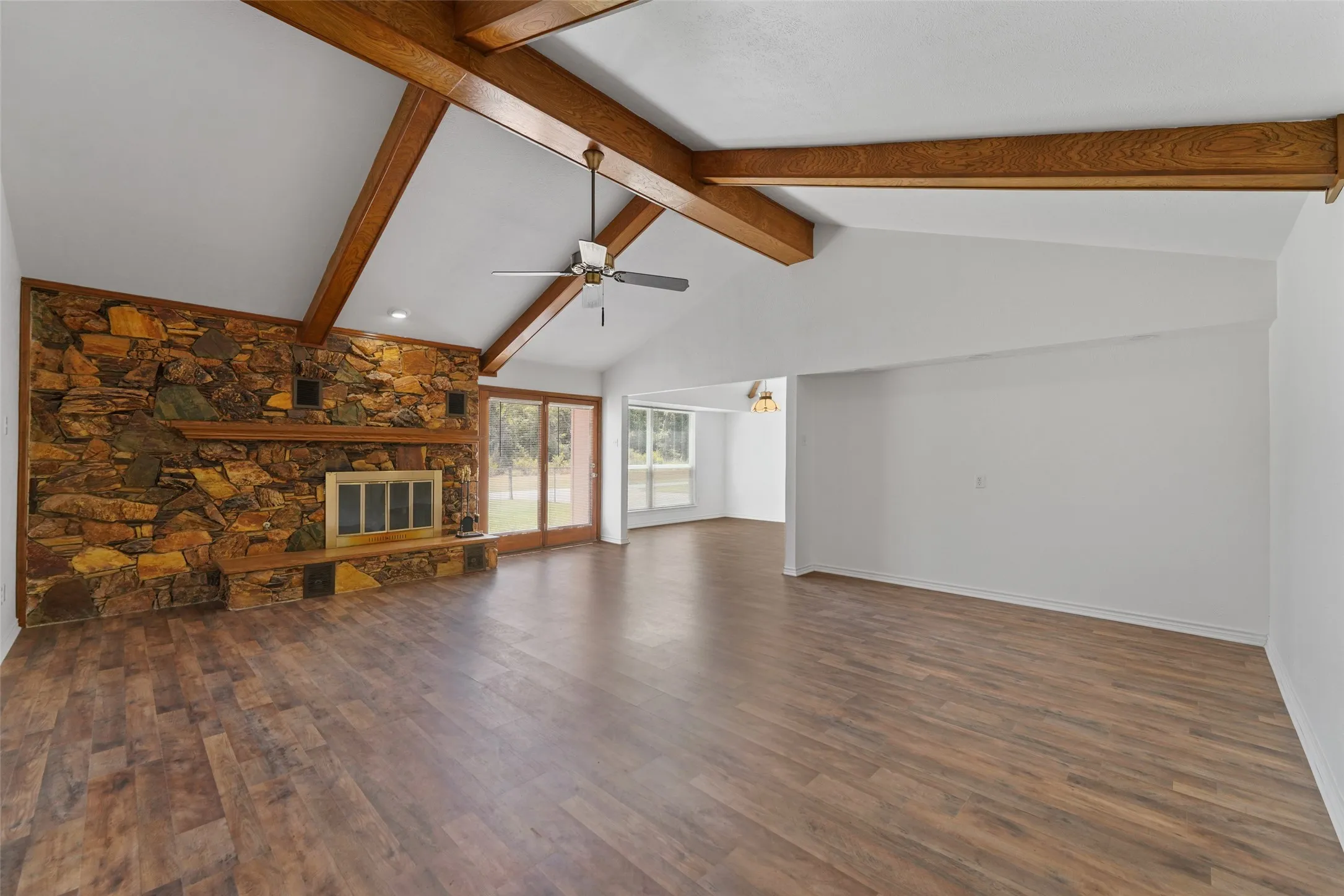 Single Family Residence For Sale in Dallas County , 336 Woodbrook Drive, De Soto, Texas 75115, 3 Bedroom, 2 Bathroom, 2 Garage spaces, 2,059 Sqft, built in 1974, mls#21376543, Real Estate Agent in De Soto, Homes For Sale in Dallas county, Homes For Sale in De Soto, Realtor in De Soto Texas, Real Estate Brokerage Independent Realty Texas, Luminita Cordes Realtor