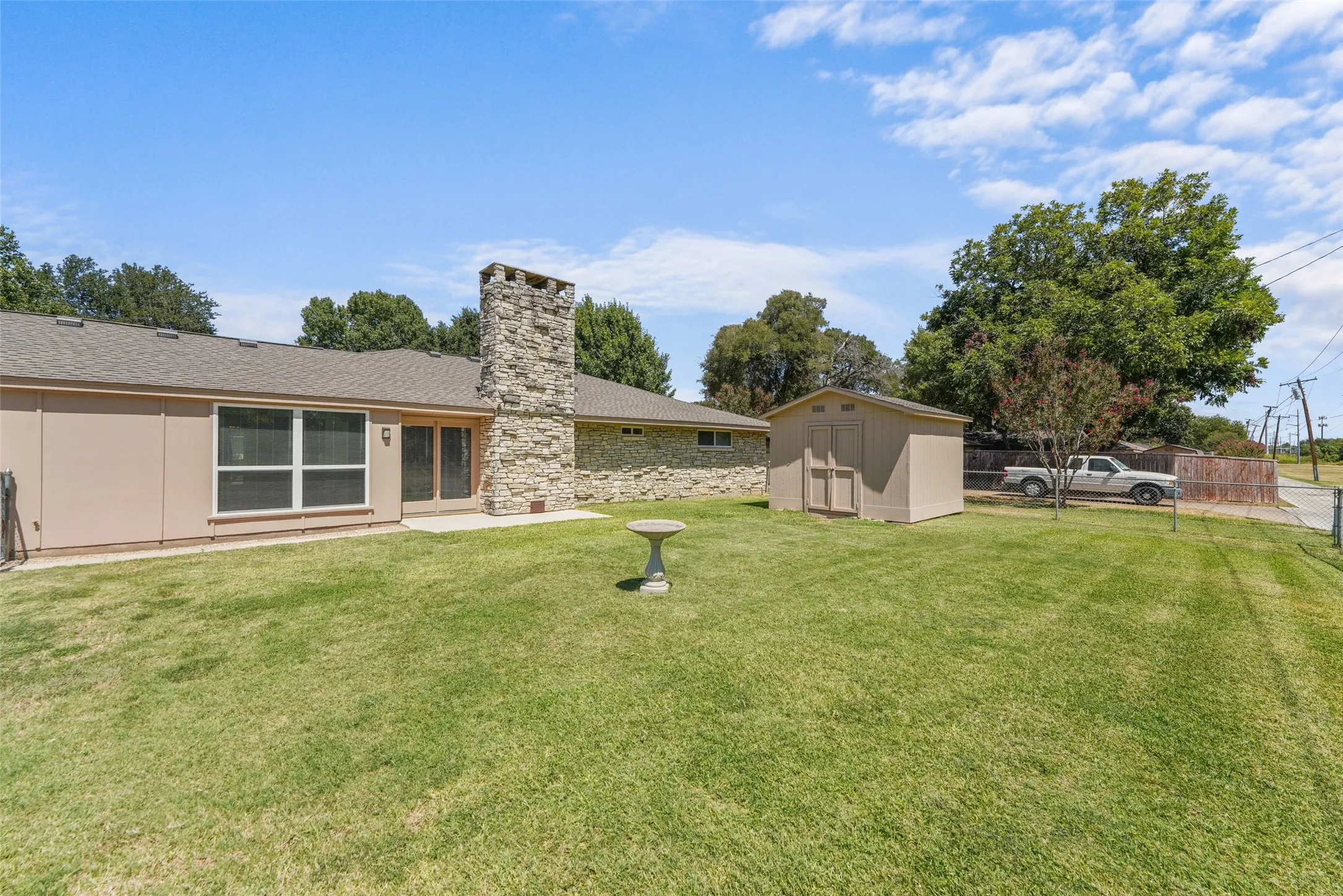 Single Family Residence For Sale in Dallas County , 336 Woodbrook Drive, De Soto, Texas 75115, 3 Bedroom, 2 Bathroom, 2 Garage spaces, 2,059 Sqft, built in 1974, mls#21376543, Real Estate Agent in De Soto, Homes For Sale in Dallas county, Homes For Sale in De Soto, Realtor in De Soto Texas, Real Estate Brokerage Independent Realty Texas, Luminita Cordes Realtor
