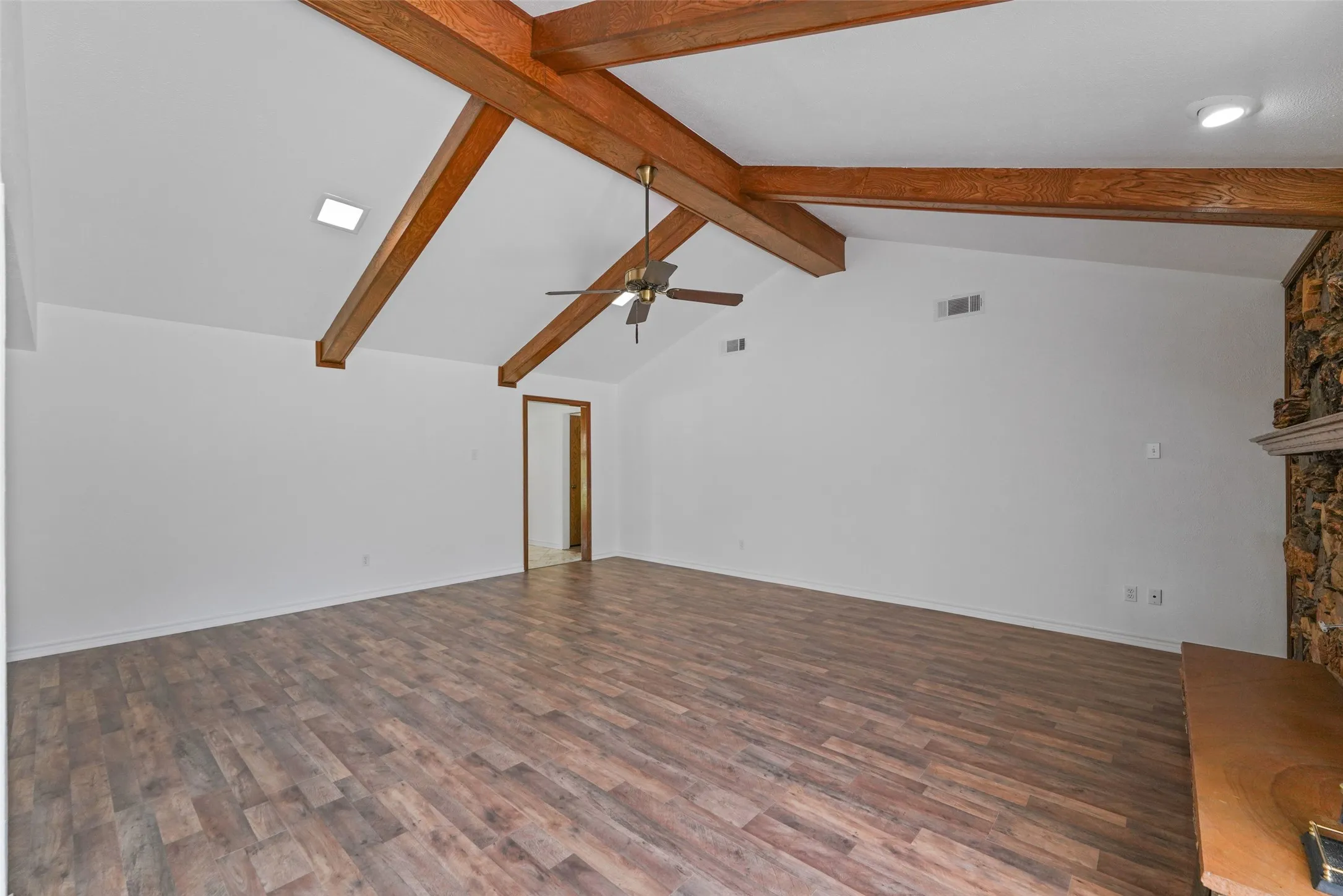 Single Family Residence For Sale in Dallas County , 336 Woodbrook Drive, De Soto, Texas 75115, 3 Bedroom, 2 Bathroom, 2 Garage spaces, 2,059 Sqft, built in 1974, mls#21376543, Real Estate Agent in De Soto, Homes For Sale in Dallas county, Homes For Sale in De Soto, Realtor in De Soto Texas, Real Estate Brokerage Independent Realty Texas, Luminita Cordes Realtor