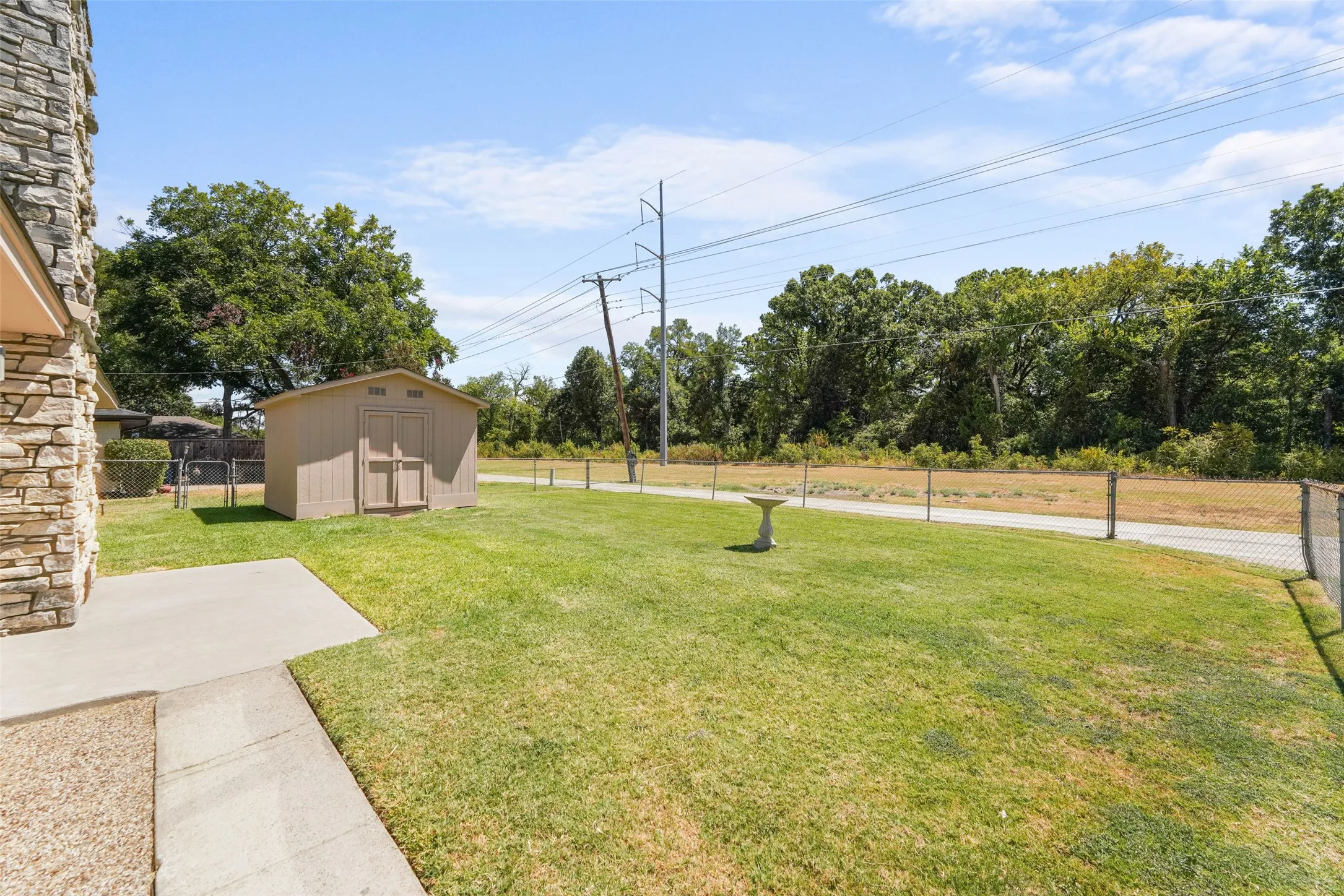 Single Family Residence For Sale in Dallas County , 336 Woodbrook Drive, De Soto, Texas 75115, 3 Bedroom, 2 Bathroom, 2 Garage spaces, 2,059 Sqft, built in 1974, mls#21376543, Real Estate Agent in De Soto, Homes For Sale in Dallas county, Homes For Sale in De Soto, Realtor in De Soto Texas, Real Estate Brokerage Independent Realty Texas, Luminita Cordes Realtor
