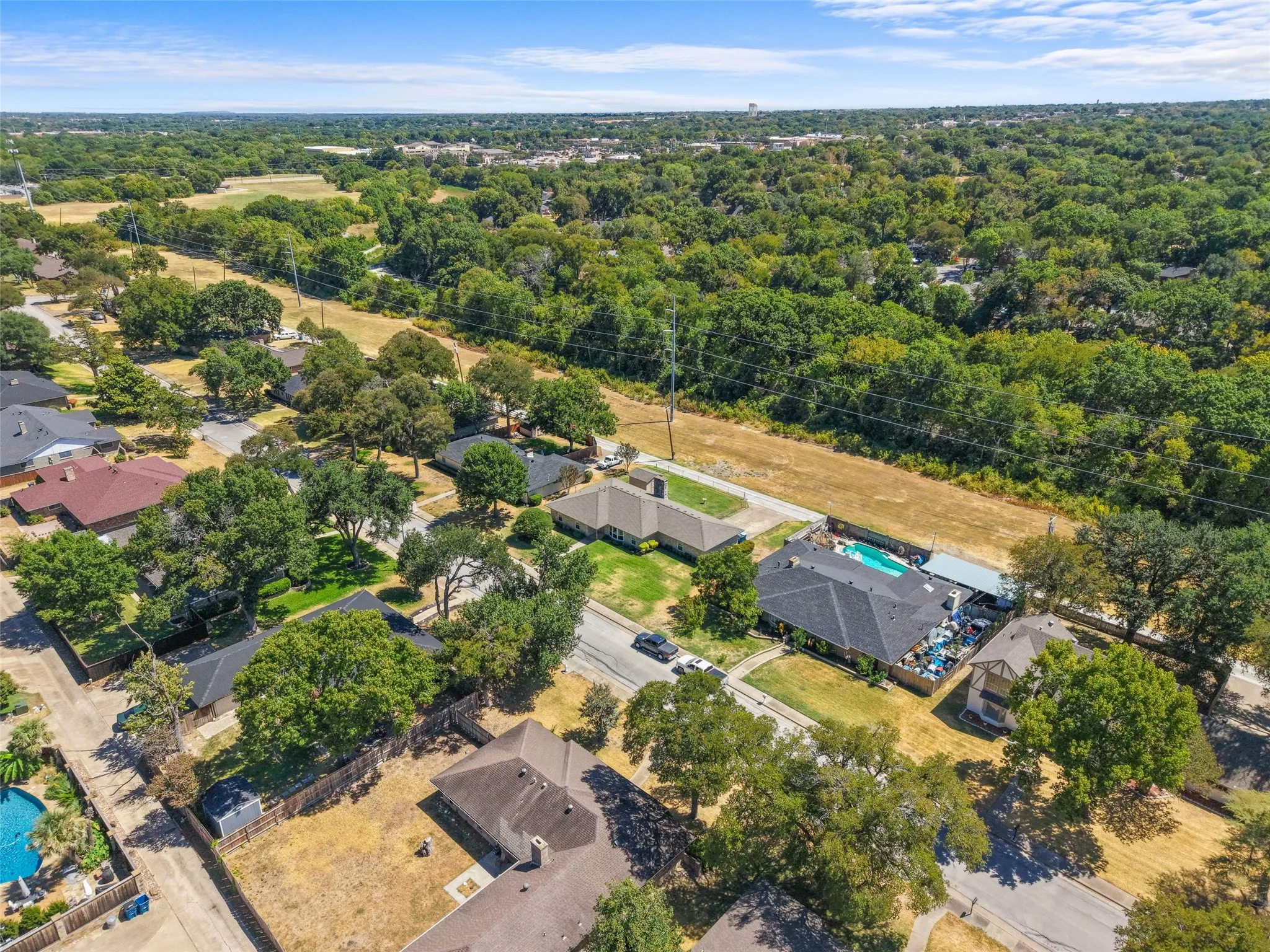 Single Family Residence For Sale in Dallas County , 336 Woodbrook Drive, De Soto, Texas 75115, 3 Bedroom, 2 Bathroom, 2 Garage spaces, 2,059 Sqft, built in 1974, mls#21376543, Real Estate Agent in De Soto, Homes For Sale in Dallas county, Homes For Sale in De Soto, Realtor in De Soto Texas, Real Estate Brokerage Independent Realty Texas, Luminita Cordes Realtor