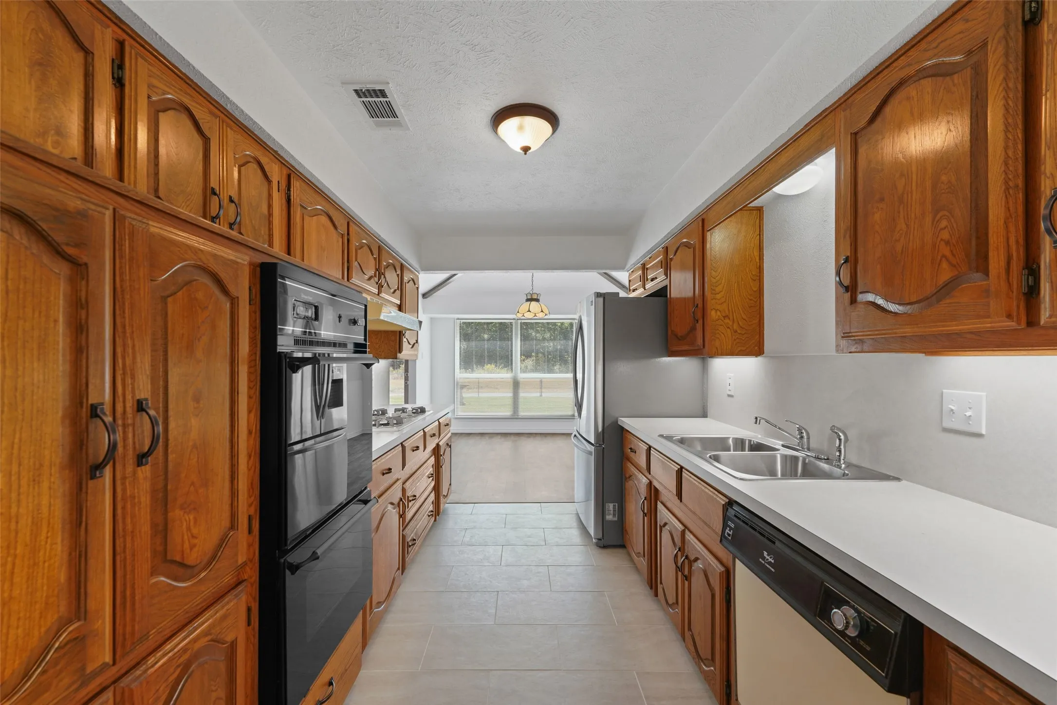 Single Family Residence For Sale in Dallas County , 336 Woodbrook Drive, De Soto, Texas 75115, 3 Bedroom, 2 Bathroom, 2 Garage spaces, 2,059 Sqft, built in 1974, mls#21376543, Real Estate Agent in De Soto, Homes For Sale in Dallas county, Homes For Sale in De Soto, Realtor in De Soto Texas, Real Estate Brokerage Independent Realty Texas, Luminita Cordes Realtor