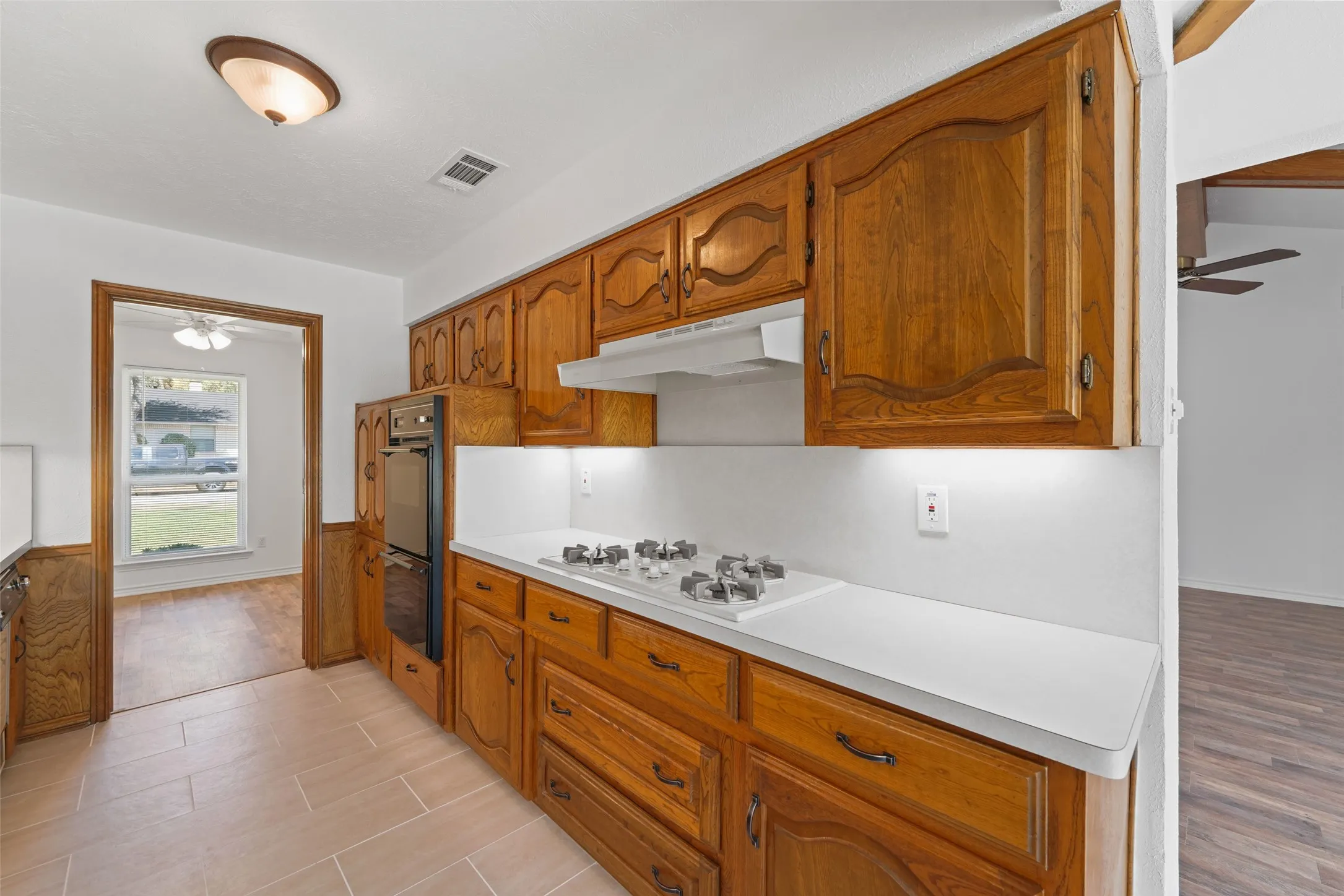 Single Family Residence For Sale in Dallas County , 336 Woodbrook Drive, De Soto, Texas 75115, 3 Bedroom, 2 Bathroom, 2 Garage spaces, 2,059 Sqft, built in 1974, mls#21376543, Real Estate Agent in De Soto, Homes For Sale in Dallas county, Homes For Sale in De Soto, Realtor in De Soto Texas, Real Estate Brokerage Independent Realty Texas, Luminita Cordes Realtor