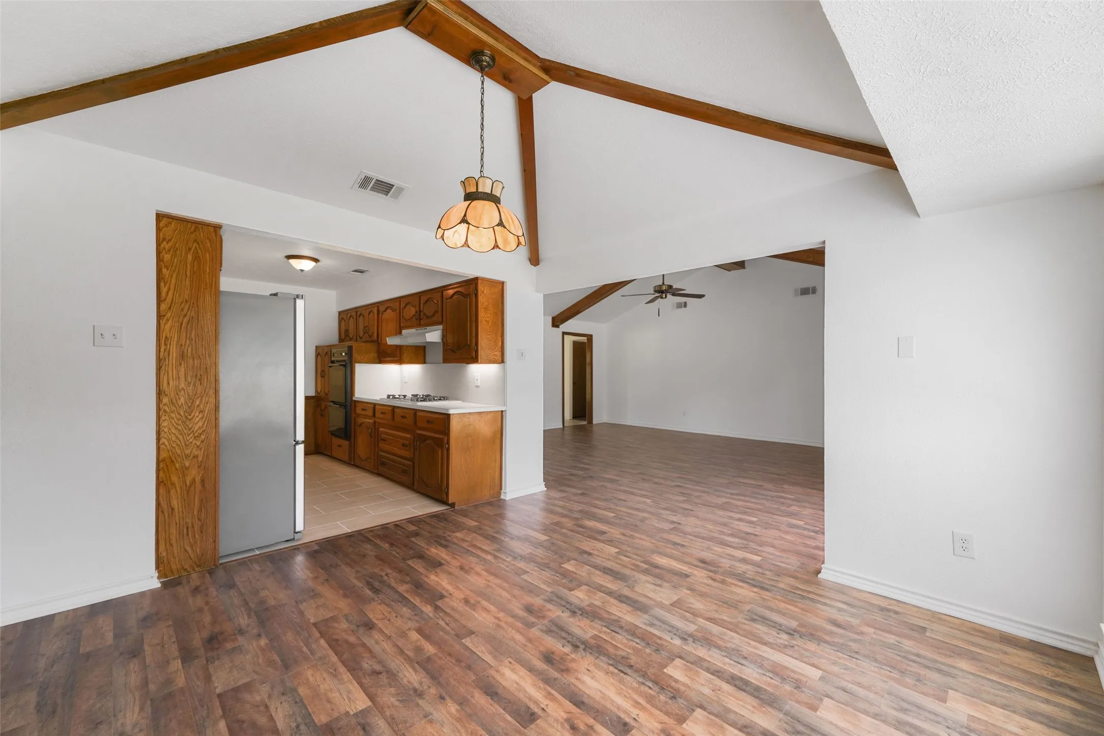 Single Family Residence For Sale in Dallas County , 336 Woodbrook Drive, De Soto, Texas 75115, 3 Bedroom, 2 Bathroom, 2 Garage spaces, 2,059 Sqft, built in 1974, mls#21376543, Real Estate Agent in De Soto, Homes For Sale in Dallas county, Homes For Sale in De Soto, Realtor in De Soto Texas, Real Estate Brokerage Independent Realty Texas, Luminita Cordes Realtor