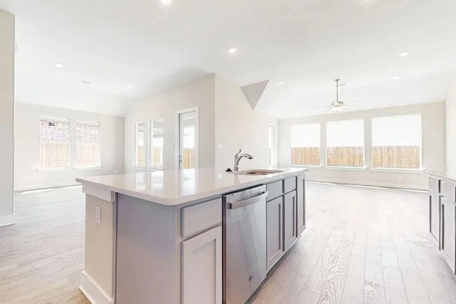 Single Family Residence For Rent in Kaufman County , 1432 Lawnview Drive, Forney, Texas 75126, 3 Bedroom, 2 Bathroom, 2 Garage spaces, 2,110 Sqft, built in 2022, mls#21379713, Real Estate Agent in Forney, Homes For Rent in Kaufman county, Homes For Rent in Forney, Realtor in Forney Texas, Real Estate Brokerage Independent Realty Texas, Luminita Cordes Realtor