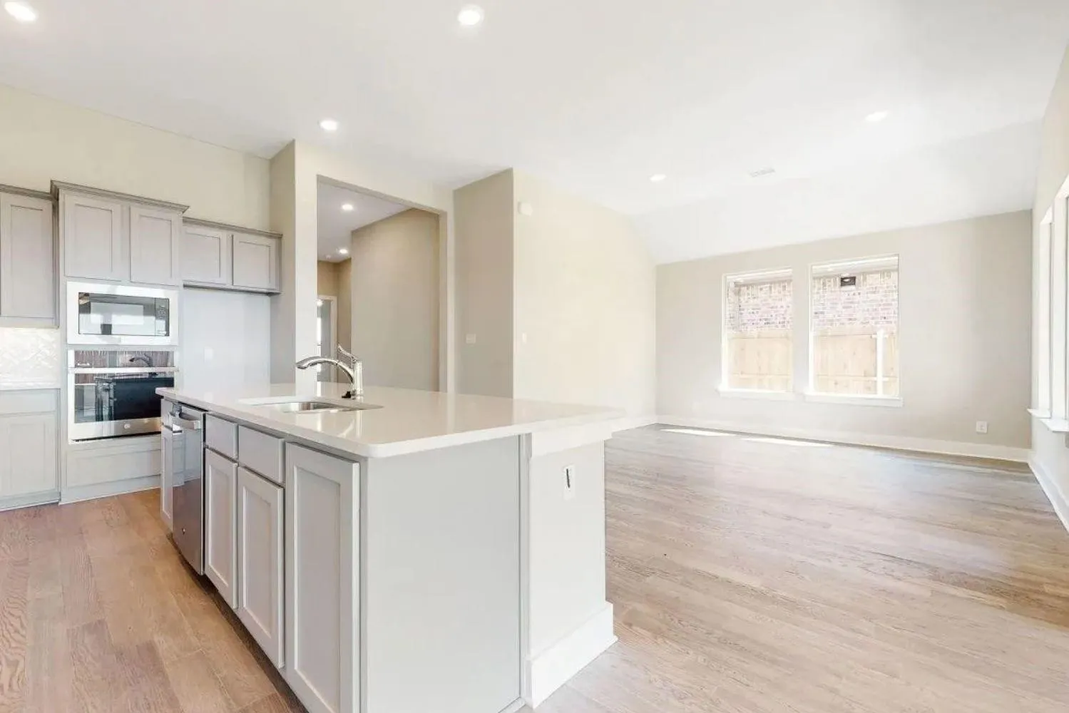Single Family Residence For Rent in Kaufman County , 1432 Lawnview Drive, Forney, Texas 75126, 3 Bedroom, 2 Bathroom, 2 Garage spaces, 2,110 Sqft, built in 2022, mls#21379713, Real Estate Agent in Forney, Homes For Rent in Kaufman county, Homes For Rent in Forney, Realtor in Forney Texas, Real Estate Brokerage Independent Realty Texas, Luminita Cordes Realtor