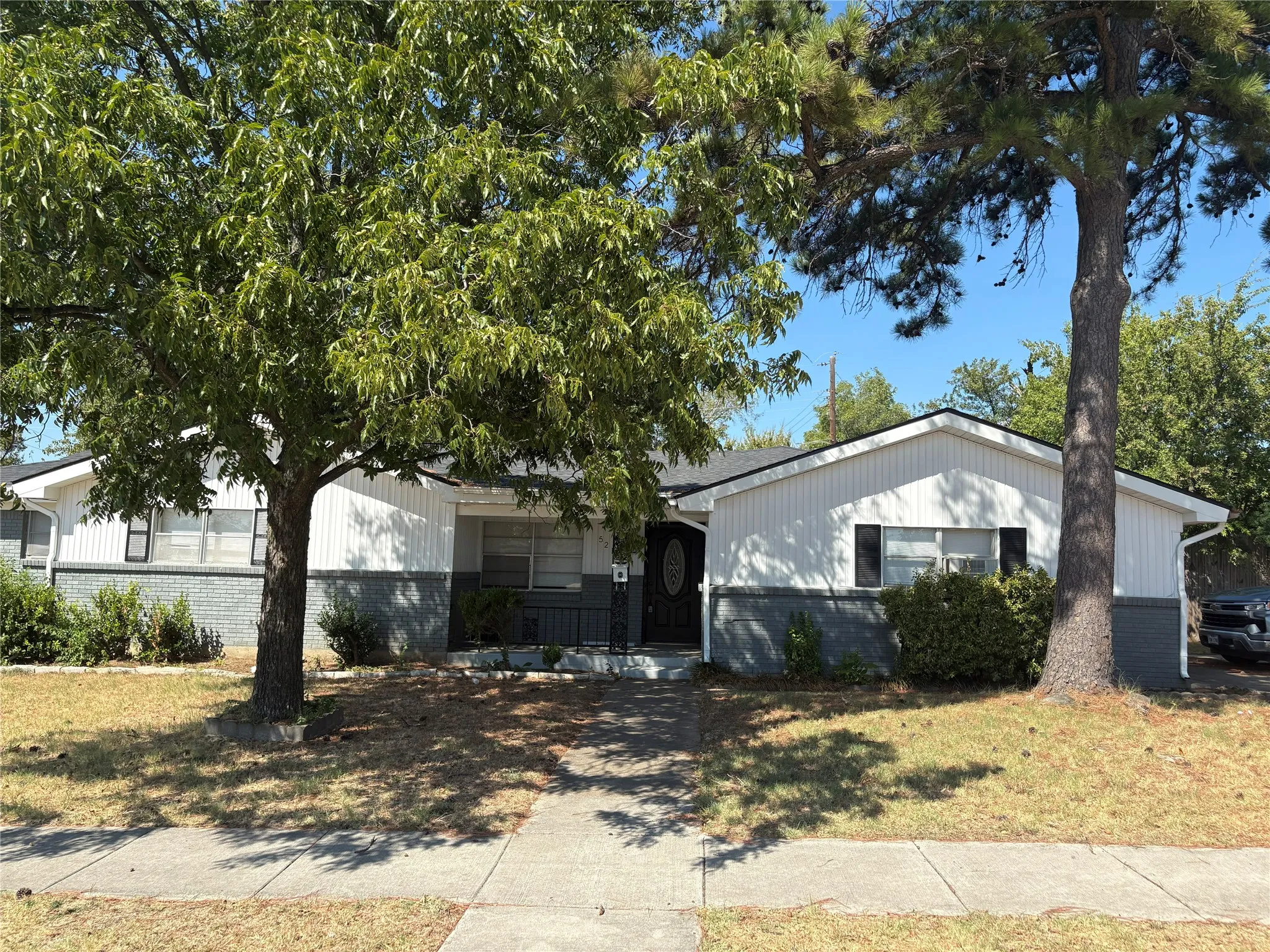 Single Family Residence For Rent in Tarrant County , 5213 Colorado Boulevard, North Richland Hills, Texas 76180, 5 Bedroom, 3 Bathroom, Garage spaces, 2,676 Sqft, built in 1959, mls#21379735, Real Estate Agent in North Richland Hills, Homes For Rent in Tarrant county, Homes For Rent in North Richland Hills, Realtor in North Richland Hills Texas, Real Estate Brokerage Independent Realty Texas, Luminita Cordes Realtor