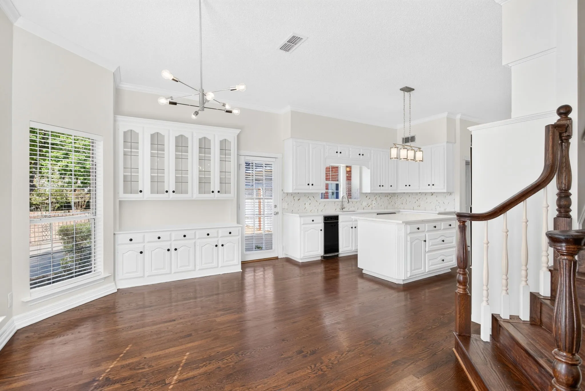 Single Family Residence For Rent in Tarrant County , 3403 Crossgate Circle S, Colleyville, Texas 76034, 5 Bedroom, 6 Bathroom, 3 Garage spaces, 4,160 Sqft, built in 1987, mls#21379669, Real Estate Agent in Colleyville, Homes For Rent in Tarrant county, Homes For Rent in Colleyville, Realtor in Colleyville Texas, Real Estate Brokerage Independent Realty Texas, Luminita Cordes Realtor