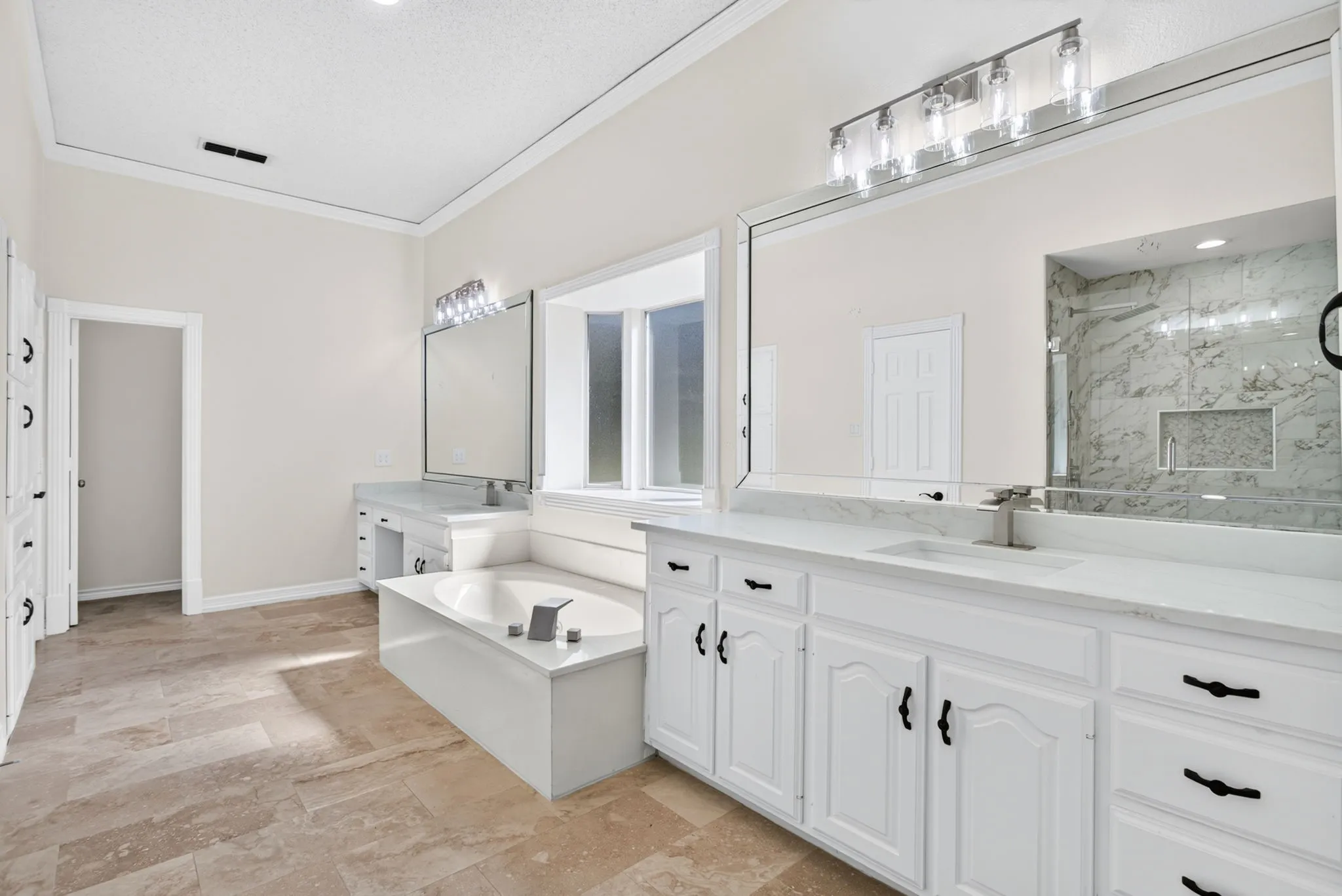Single Family Residence For Rent in Tarrant County , 3403 Crossgate Circle S, Colleyville, Texas 76034, 5 Bedroom, 6 Bathroom, 3 Garage spaces, 4,160 Sqft, built in 1987, mls#21379669, Real Estate Agent in Colleyville, Homes For Rent in Tarrant county, Homes For Rent in Colleyville, Realtor in Colleyville Texas, Real Estate Brokerage Independent Realty Texas, Luminita Cordes Realtor
