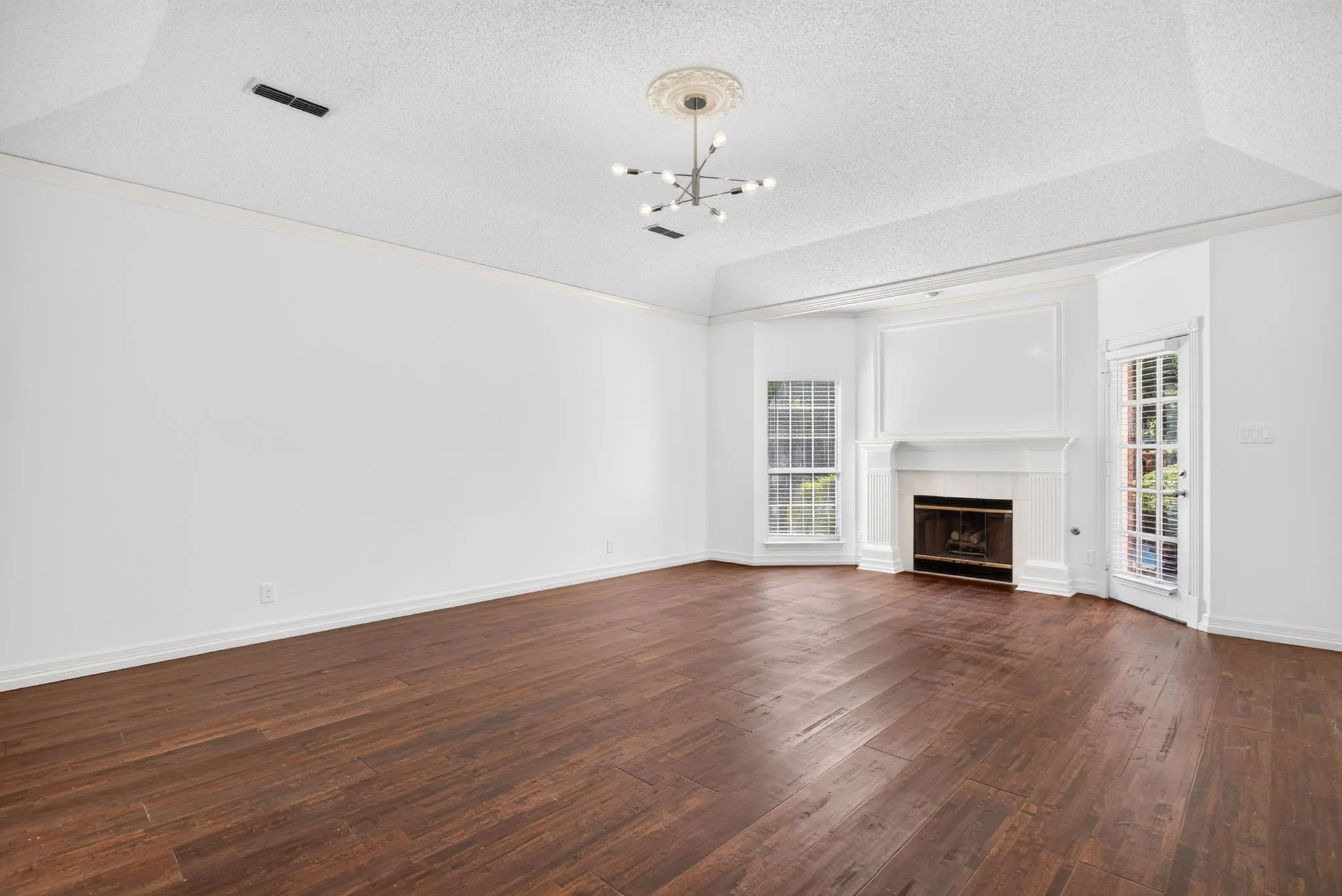 Single Family Residence For Rent in Tarrant County , 3403 Crossgate Circle S, Colleyville, Texas 76034, 5 Bedroom, 6 Bathroom, 3 Garage spaces, 4,160 Sqft, built in 1987, mls#21379669, Real Estate Agent in Colleyville, Homes For Rent in Tarrant county, Homes For Rent in Colleyville, Realtor in Colleyville Texas, Real Estate Brokerage Independent Realty Texas, Luminita Cordes Realtor