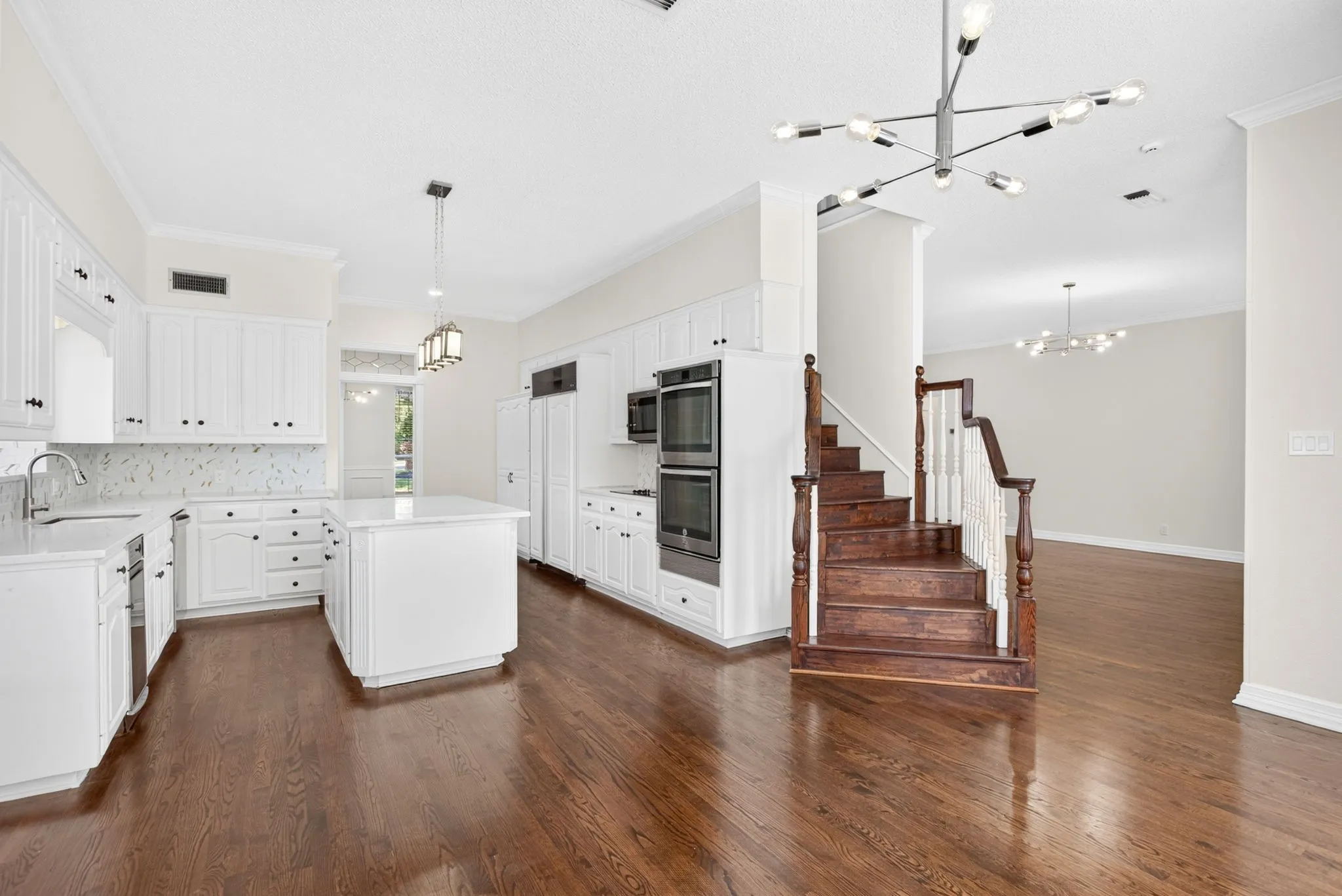 Single Family Residence For Rent in Tarrant County , 3403 Crossgate Circle S, Colleyville, Texas 76034, 5 Bedroom, 6 Bathroom, 3 Garage spaces, 4,160 Sqft, built in 1987, mls#21379669, Real Estate Agent in Colleyville, Homes For Rent in Tarrant county, Homes For Rent in Colleyville, Realtor in Colleyville Texas, Real Estate Brokerage Independent Realty Texas, Luminita Cordes Realtor