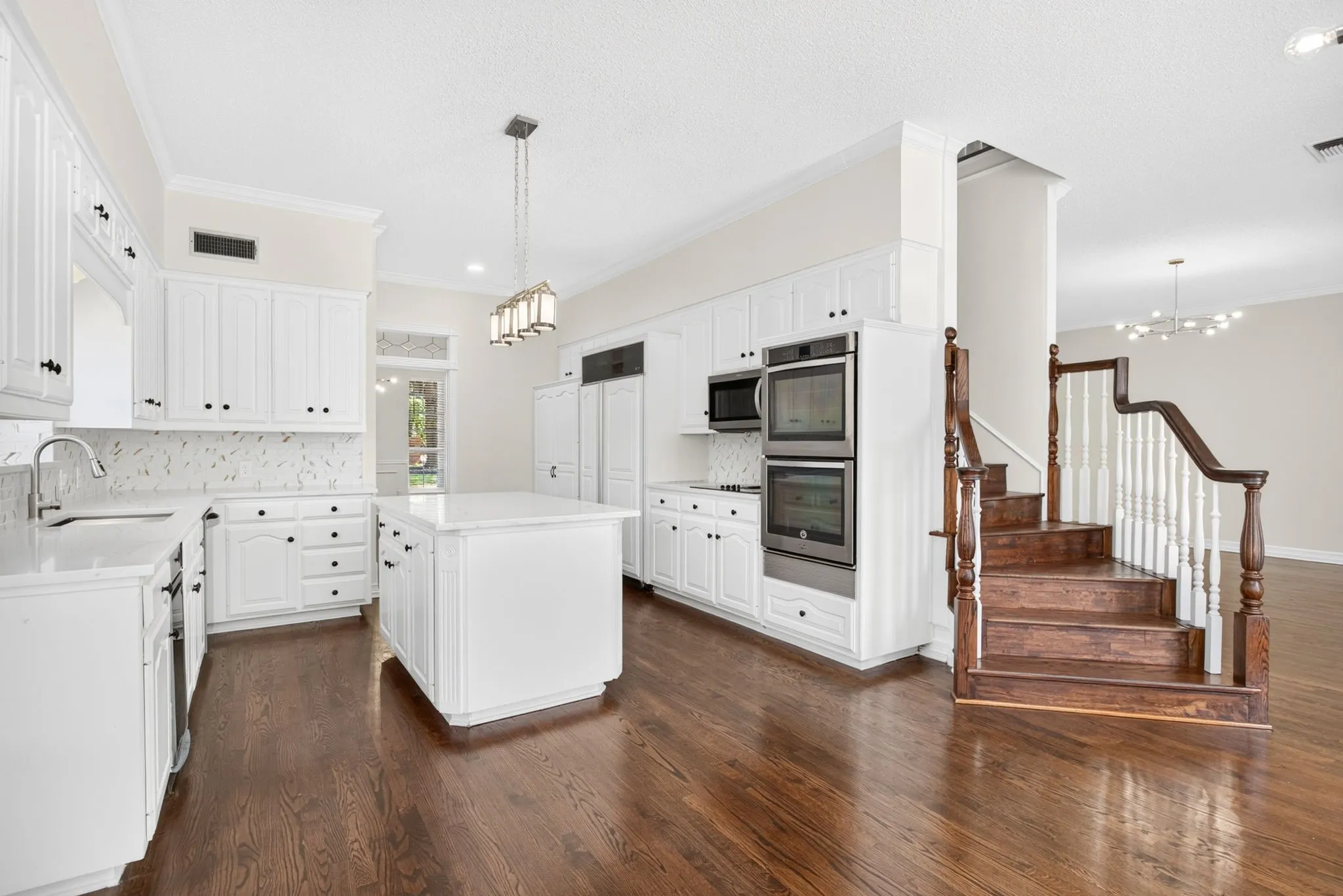 Single Family Residence For Rent in Tarrant County , 3403 Crossgate Circle S, Colleyville, Texas 76034, 5 Bedroom, 6 Bathroom, 3 Garage spaces, 4,160 Sqft, built in 1987, mls#21379669, Real Estate Agent in Colleyville, Homes For Rent in Tarrant county, Homes For Rent in Colleyville, Realtor in Colleyville Texas, Real Estate Brokerage Independent Realty Texas, Luminita Cordes Realtor