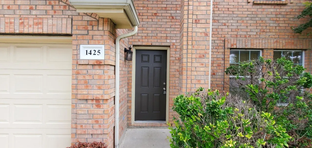 Single Family Residence For Rent in Denton County , 1425 Whitewater, Little Elm, Texas 75068, 4 Bedroom, 3 Bathroom, 2 Garage spaces, 2,428 Sqft, built in 2006, mls#21379739, Real Estate Agent in Little Elm, Homes For Rent in Denton county, Homes For Rent in Little Elm, Realtor in Little Elm Texas, Real Estate Brokerage Independent Realty Texas, Luminita Cordes Realtor
