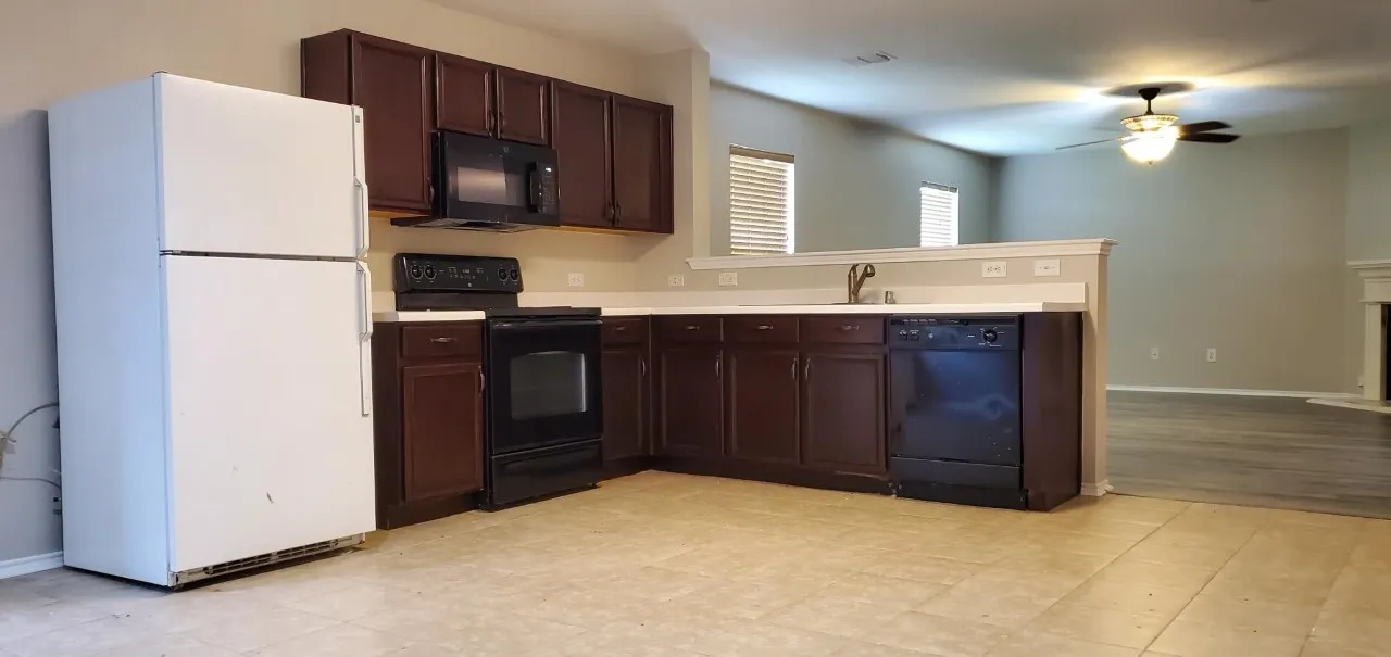 Single Family Residence For Rent in Denton County , 1425 Whitewater, Little Elm, Texas 75068, 4 Bedroom, 3 Bathroom, 2 Garage spaces, 2,428 Sqft, built in 2006, mls#21379739, Real Estate Agent in Little Elm, Homes For Rent in Denton county, Homes For Rent in Little Elm, Realtor in Little Elm Texas, Real Estate Brokerage Independent Realty Texas, Luminita Cordes Realtor