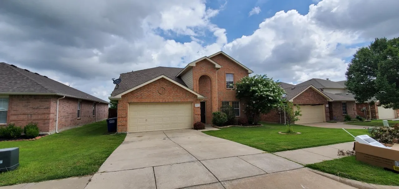 Single Family Residence For Rent in Denton County , 1425 Whitewater, Little Elm, Texas 75068, 4 Bedroom, 3 Bathroom, 2 Garage spaces, 2,428 Sqft, built in 2006, mls#21379739, Real Estate Agent in Little Elm, Homes For Rent in Denton county, Homes For Rent in Little Elm, Realtor in Little Elm Texas, Real Estate Brokerage Independent Realty Texas, Luminita Cordes Realtor