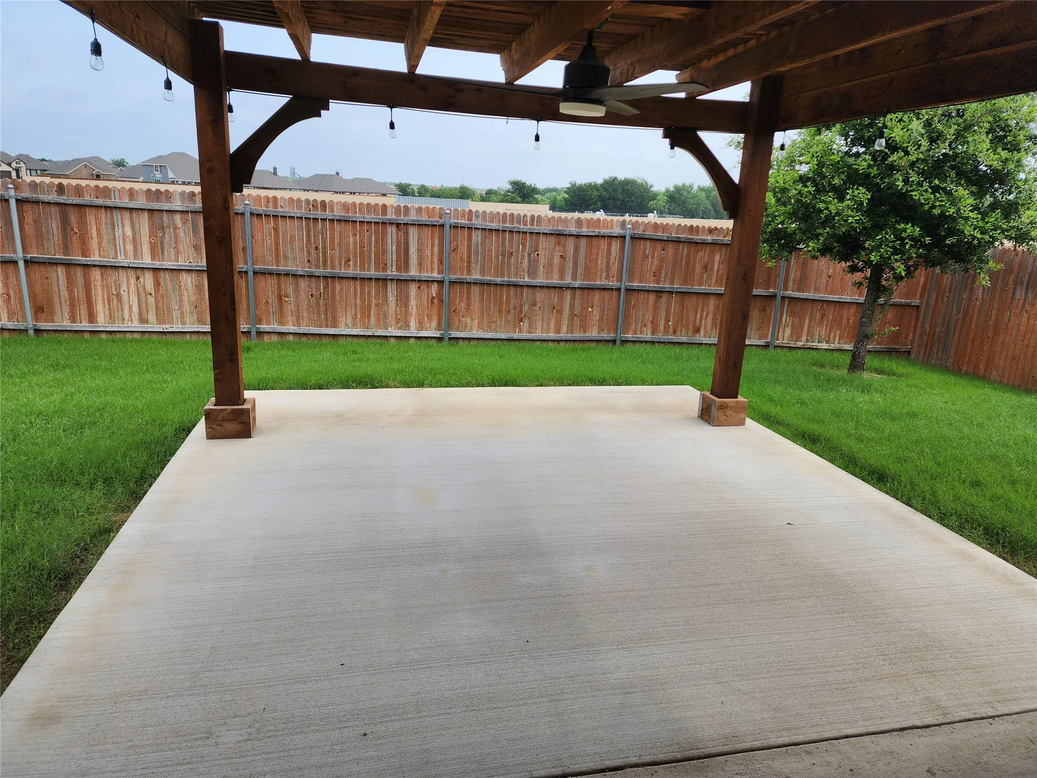 Single Family Residence For Rent in Tarrant County , 729 Watson Way, Crowley, Texas 76036, 4 Bedroom, 2 Bathroom, 2 Garage spaces, 1,822 Sqft, built in 2018, mls#21379740, Real Estate Agent in Crowley, Homes For Rent in Tarrant county, Homes For Rent in Crowley, Realtor in Crowley Texas, Real Estate Brokerage Independent Realty Texas, Luminita Cordes Realtor