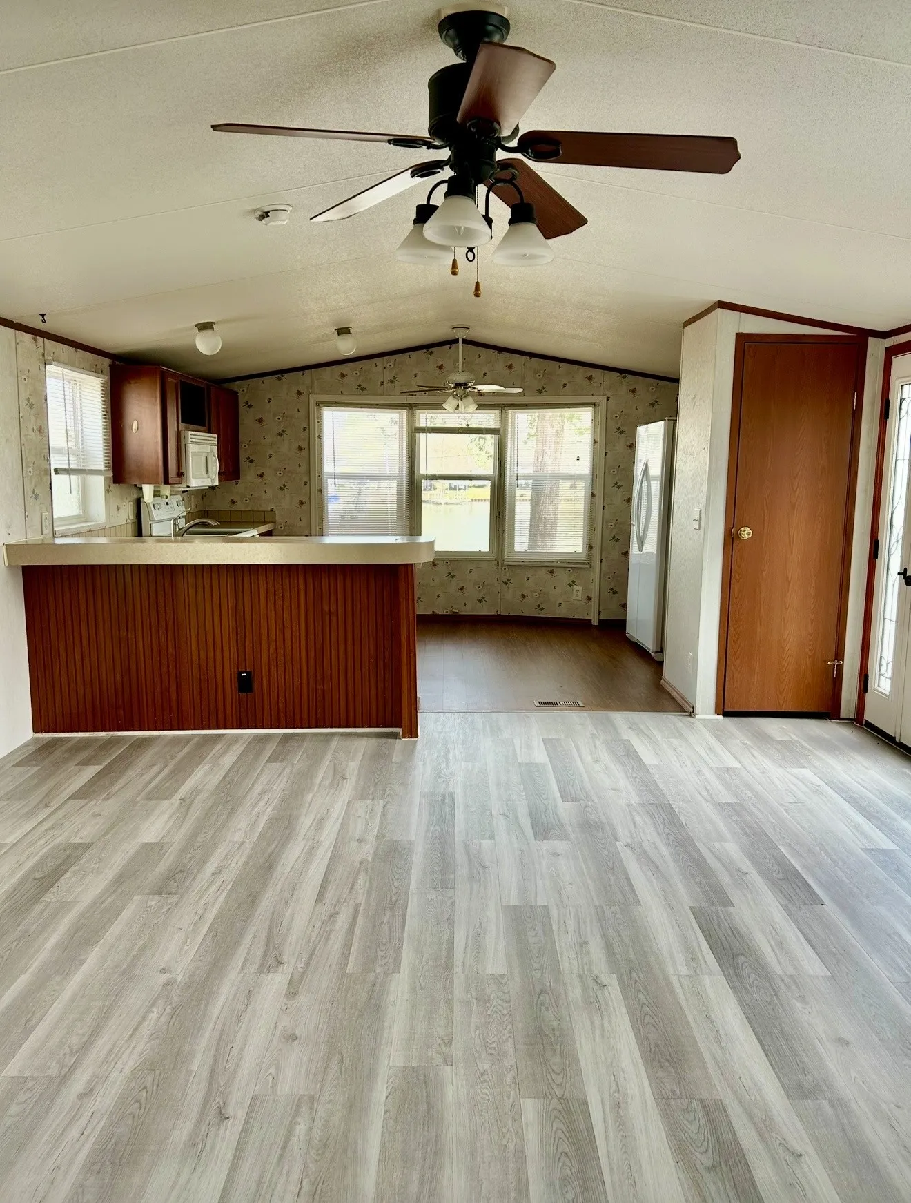 Mobile Home For Rent in Hunt County , 10481 Private Road 3709 11, Wills Point, Texas 75169, 2 Bedroom, 2 Bathroom, Garage spaces, 930 Sqft, built in 2003, mls#21379743, Real Estate Agent in Wills Point, Homes For Rent in Hunt county, Homes For Rent in Wills Point, Realtor in Wills Point Texas, Real Estate Brokerage Independent Realty Texas, Luminita Cordes Realtor