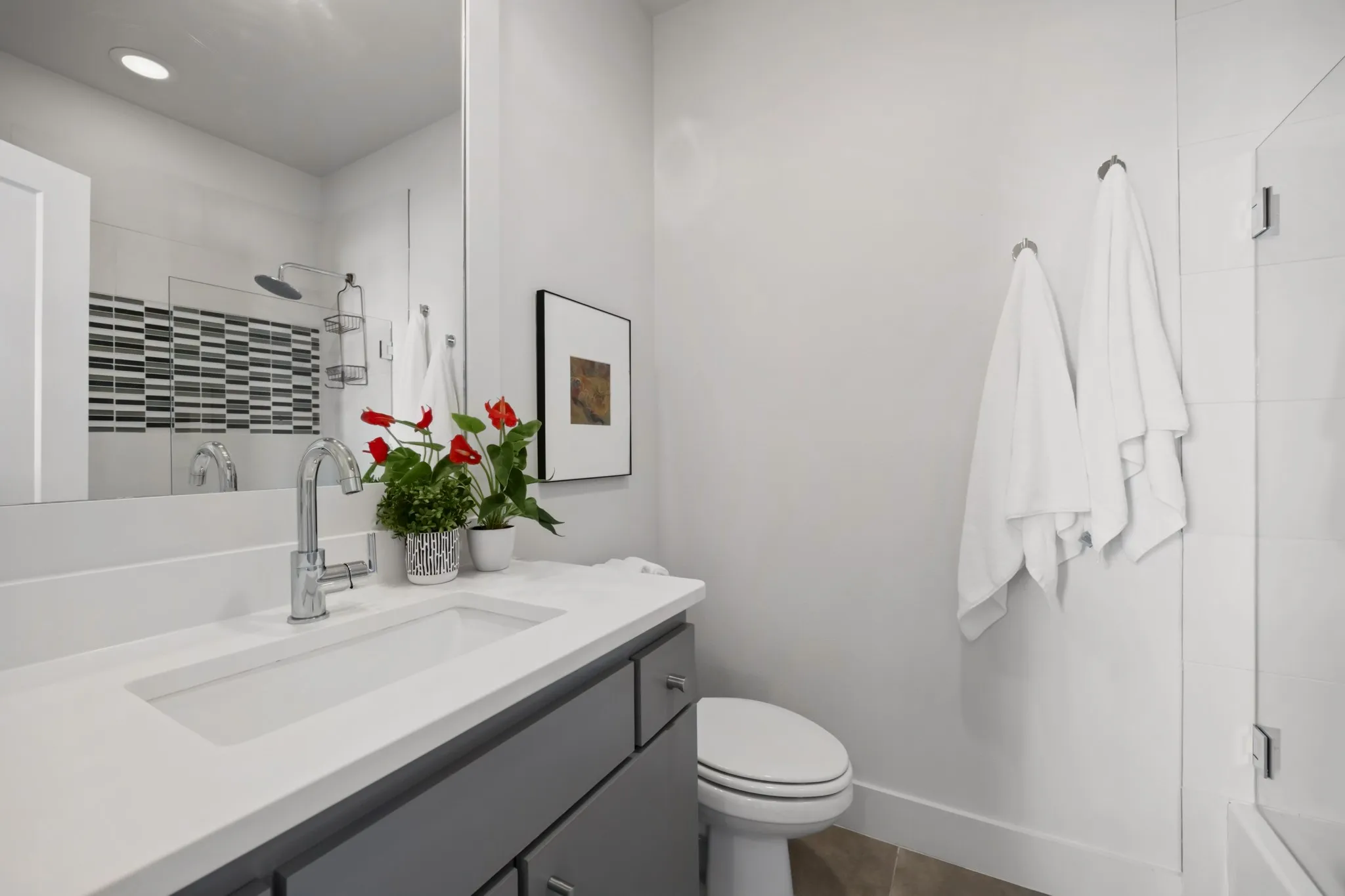 Full bath with tiled shower/tub combo