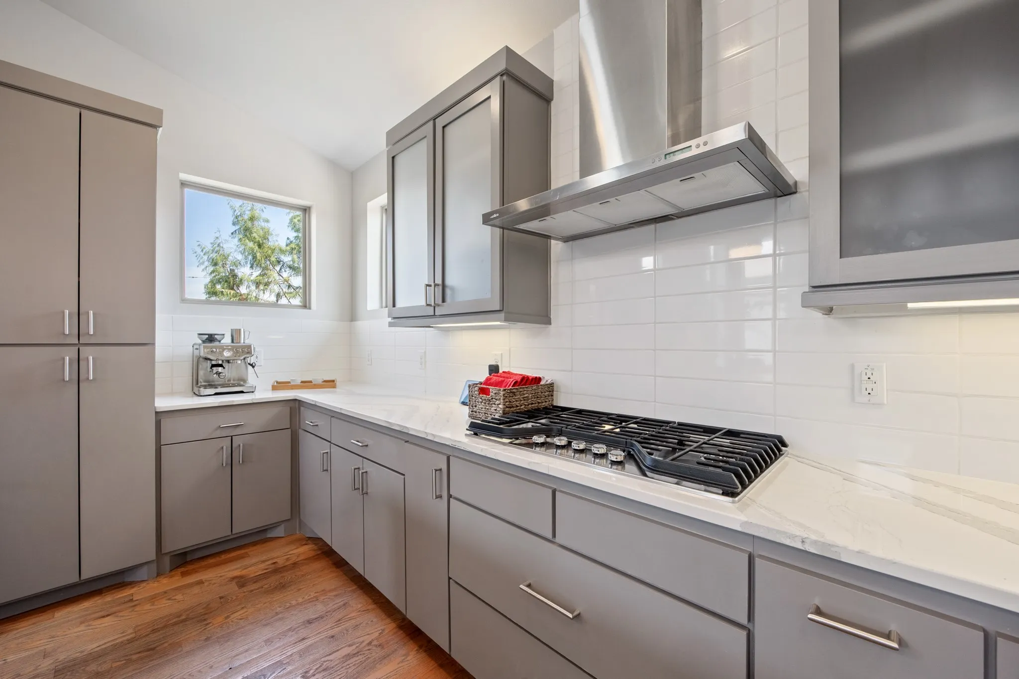 Gas cooktop, vented hood and coffee bar