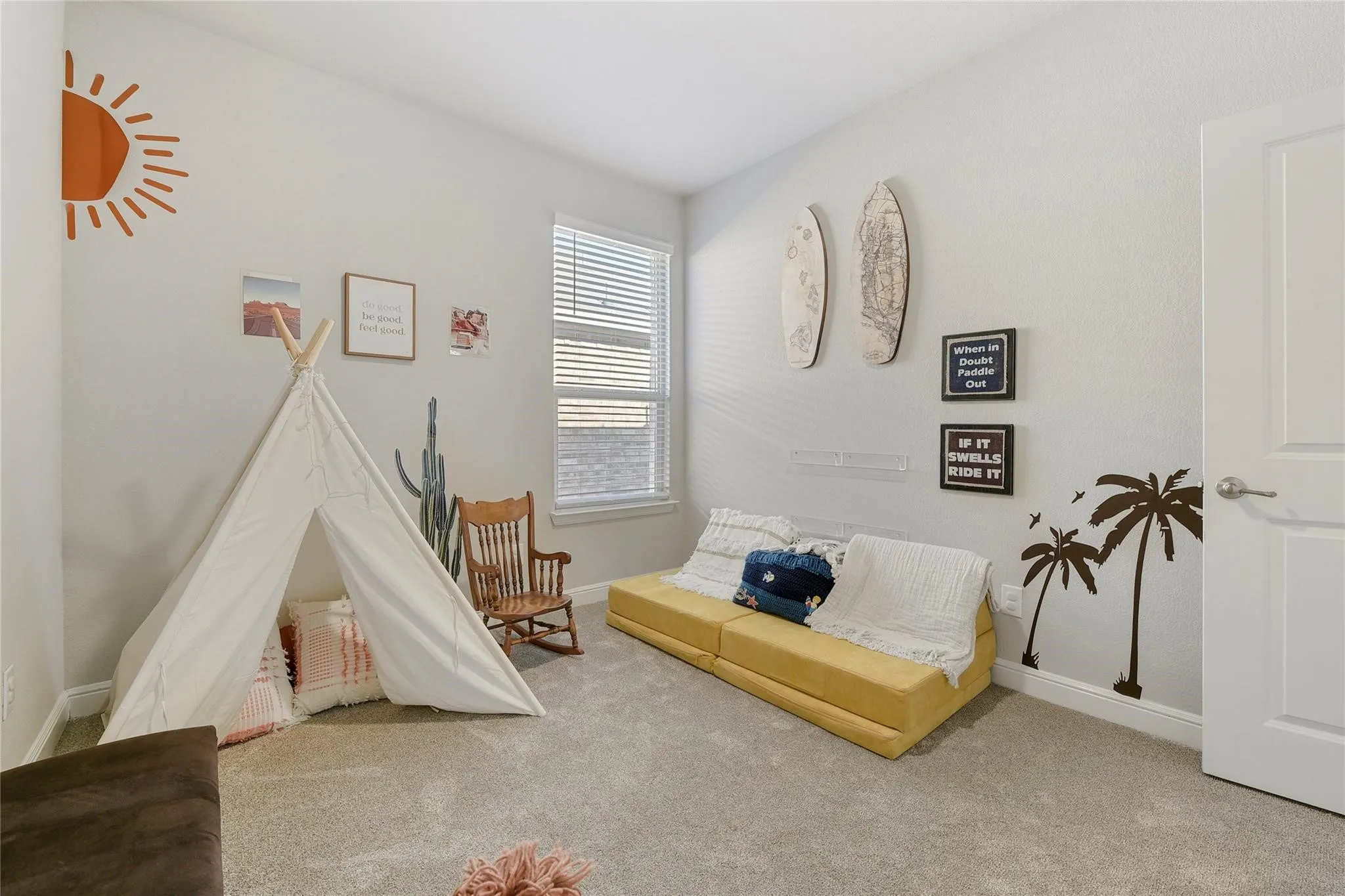 Game room with carpet