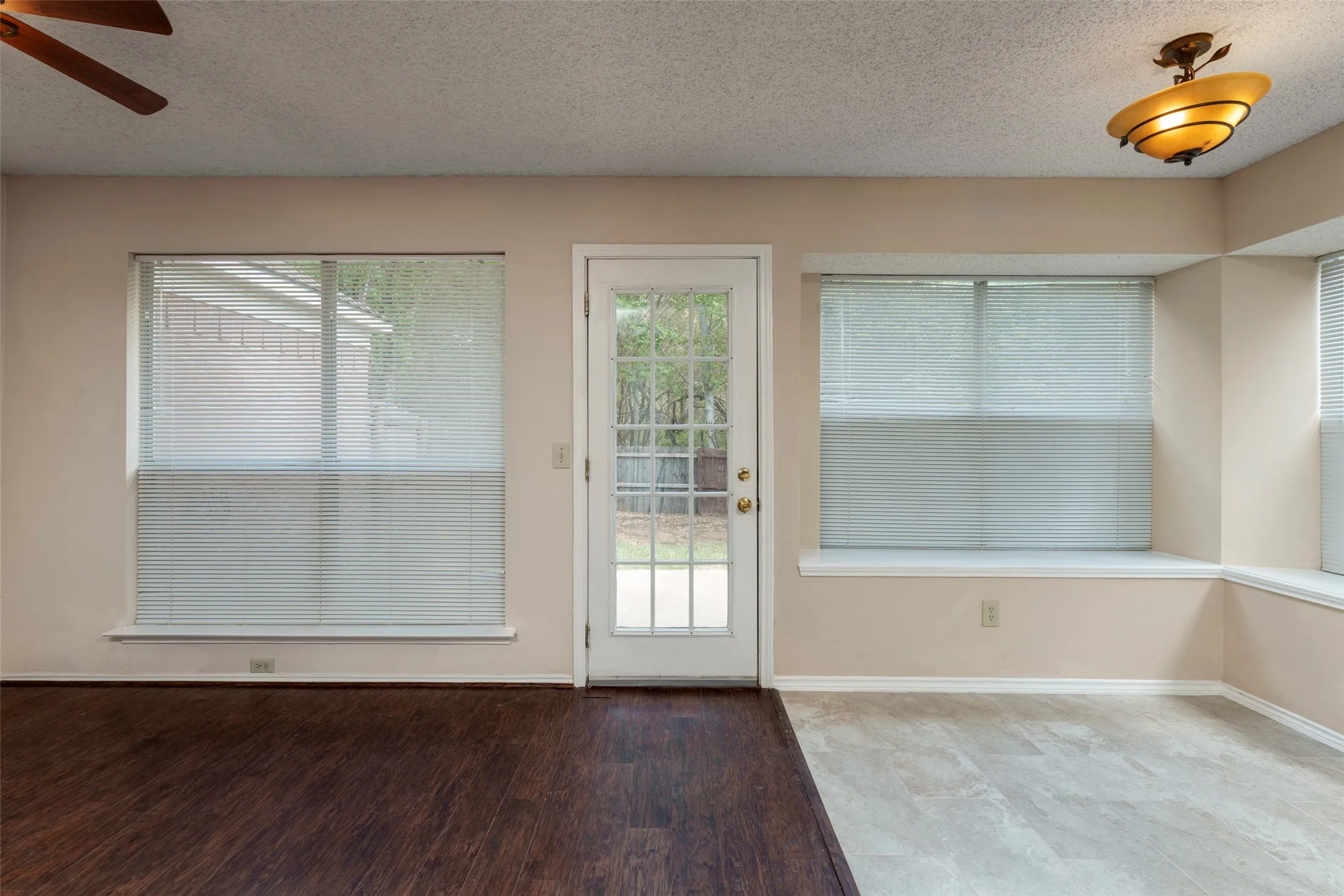 Single Family Residence For Sale in Dallas County , 4500 Fargo Drive, Grand Prairie, Texas 75052, 3 Bedroom, 3 Bathroom, 2 Garage spaces, 1,864 Sqft, built in 1991, mls#21379719, Real Estate Agent in Grand Prairie, Homes For Sale in Dallas county, Homes For Sale in Grand Prairie, Realtor in Grand Prairie Texas, Real Estate Brokerage Independent Realty Texas, Luminita Cordes Realtor