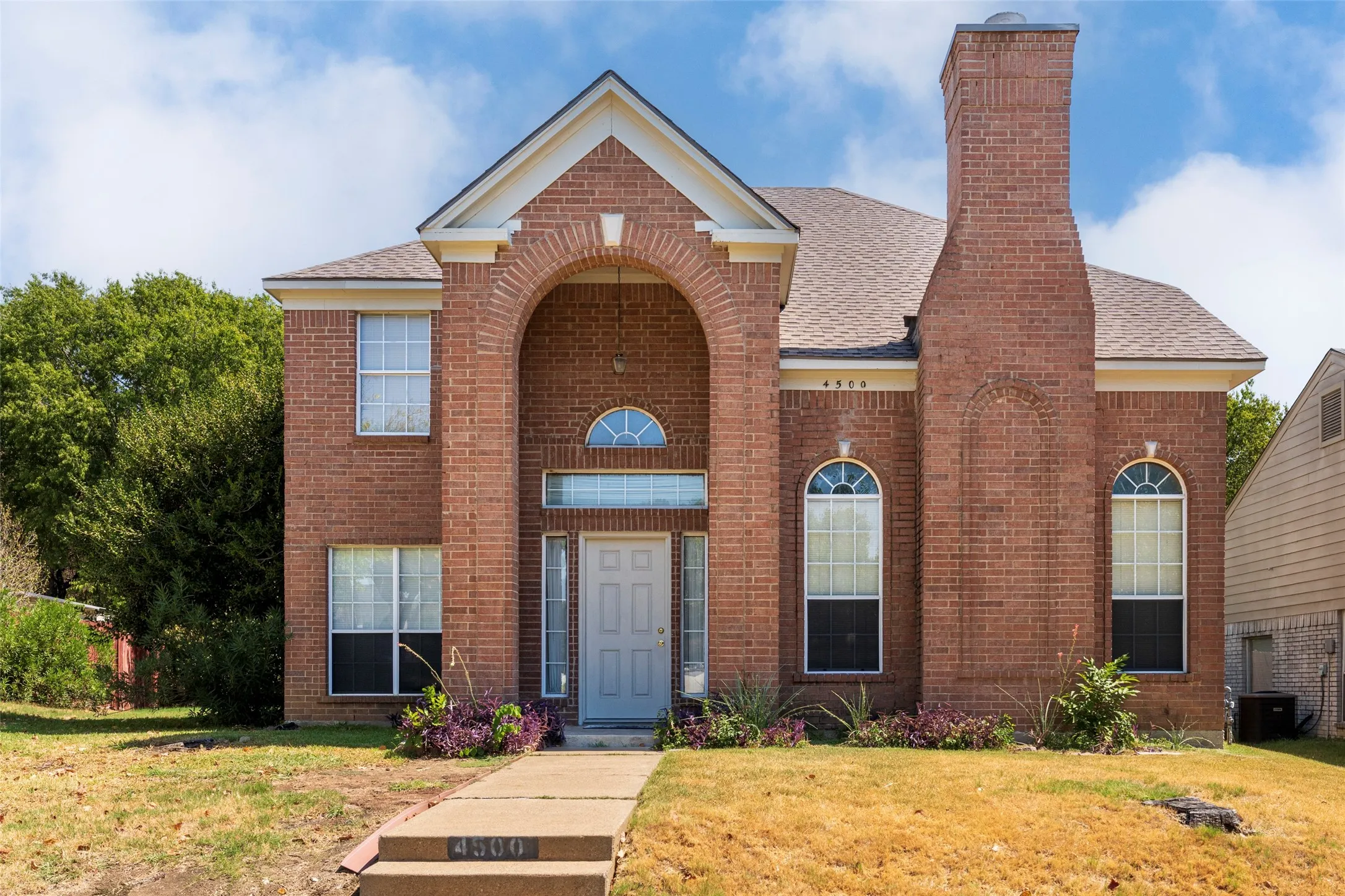Single Family Residence For Sale in Dallas County , 4500 Fargo Drive, Grand Prairie, Texas 75052, 3 Bedroom, 3 Bathroom, 2 Garage spaces, 1,864 Sqft, built in 1991, mls#21379719, Real Estate Agent in Grand Prairie, Homes For Sale in Dallas county, Homes For Sale in Grand Prairie, Realtor in Grand Prairie Texas, Real Estate Brokerage Independent Realty Texas, Luminita Cordes Realtor