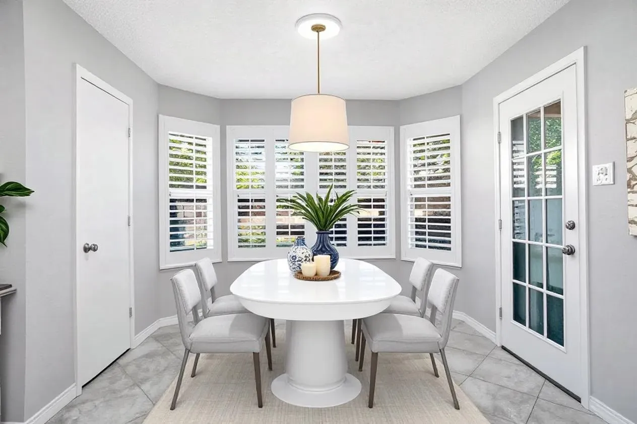 Staged version of the breakfast nook