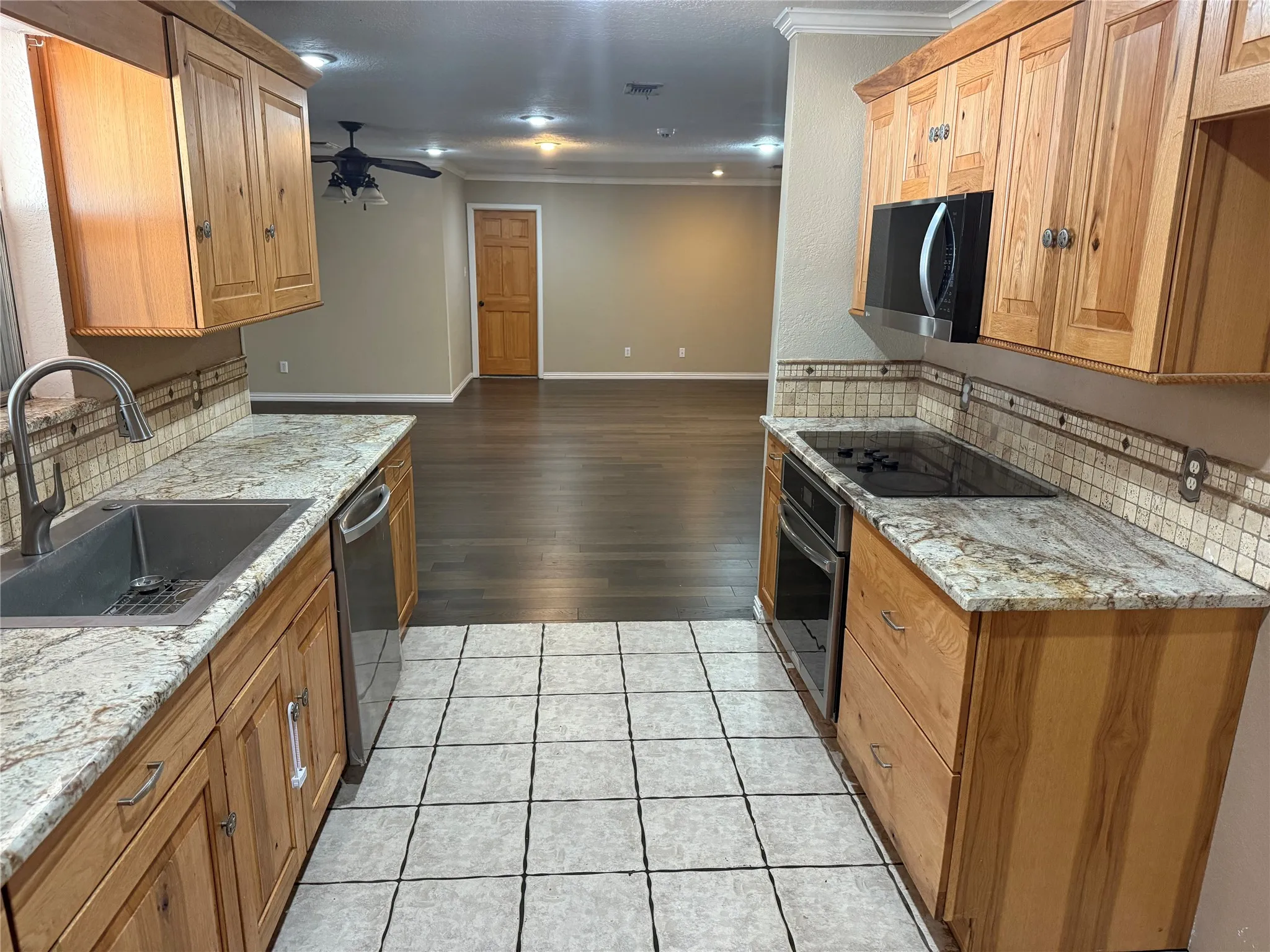 Single Family Residence For Sale in Palo Pinto County , 2817 NE 11th Street, Mineral Wells, Texas 76067, 3 Bedroom, 2 Bathroom, 2 Garage spaces, 2,056 Sqft, built in 1974, mls#21379754, Real Estate Agent in Mineral Wells, Homes For Sale in Palo Pinto county, Homes For Sale in Mineral Wells, Realtor in Mineral Wells Texas, Real Estate Brokerage Independent Realty Texas, Luminita Cordes Realtor