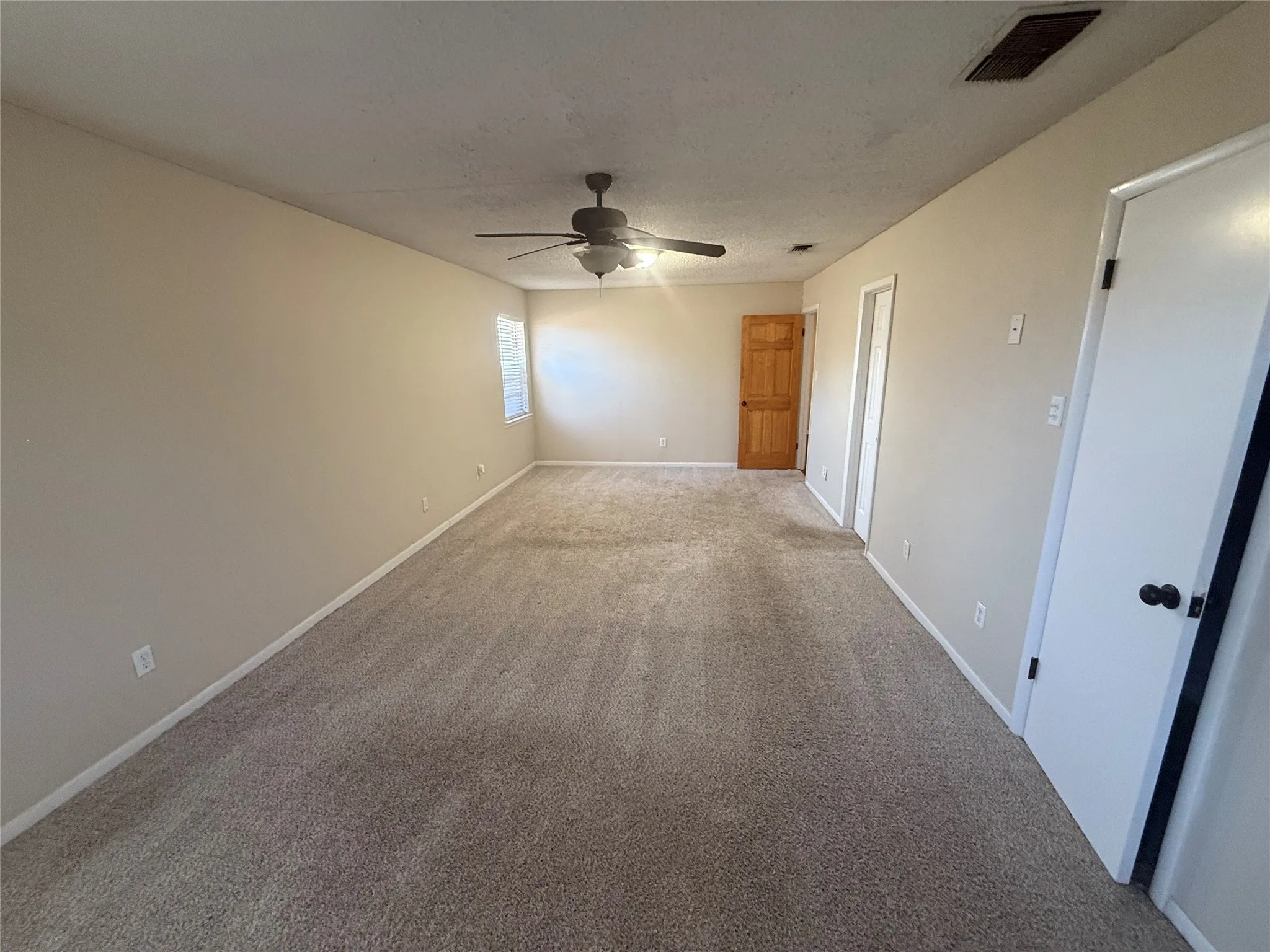 Single Family Residence For Sale in Palo Pinto County , 2817 NE 11th Street, Mineral Wells, Texas 76067, 3 Bedroom, 2 Bathroom, 2 Garage spaces, 2,056 Sqft, built in 1974, mls#21379754, Real Estate Agent in Mineral Wells, Homes For Sale in Palo Pinto county, Homes For Sale in Mineral Wells, Realtor in Mineral Wells Texas, Real Estate Brokerage Independent Realty Texas, Luminita Cordes Realtor