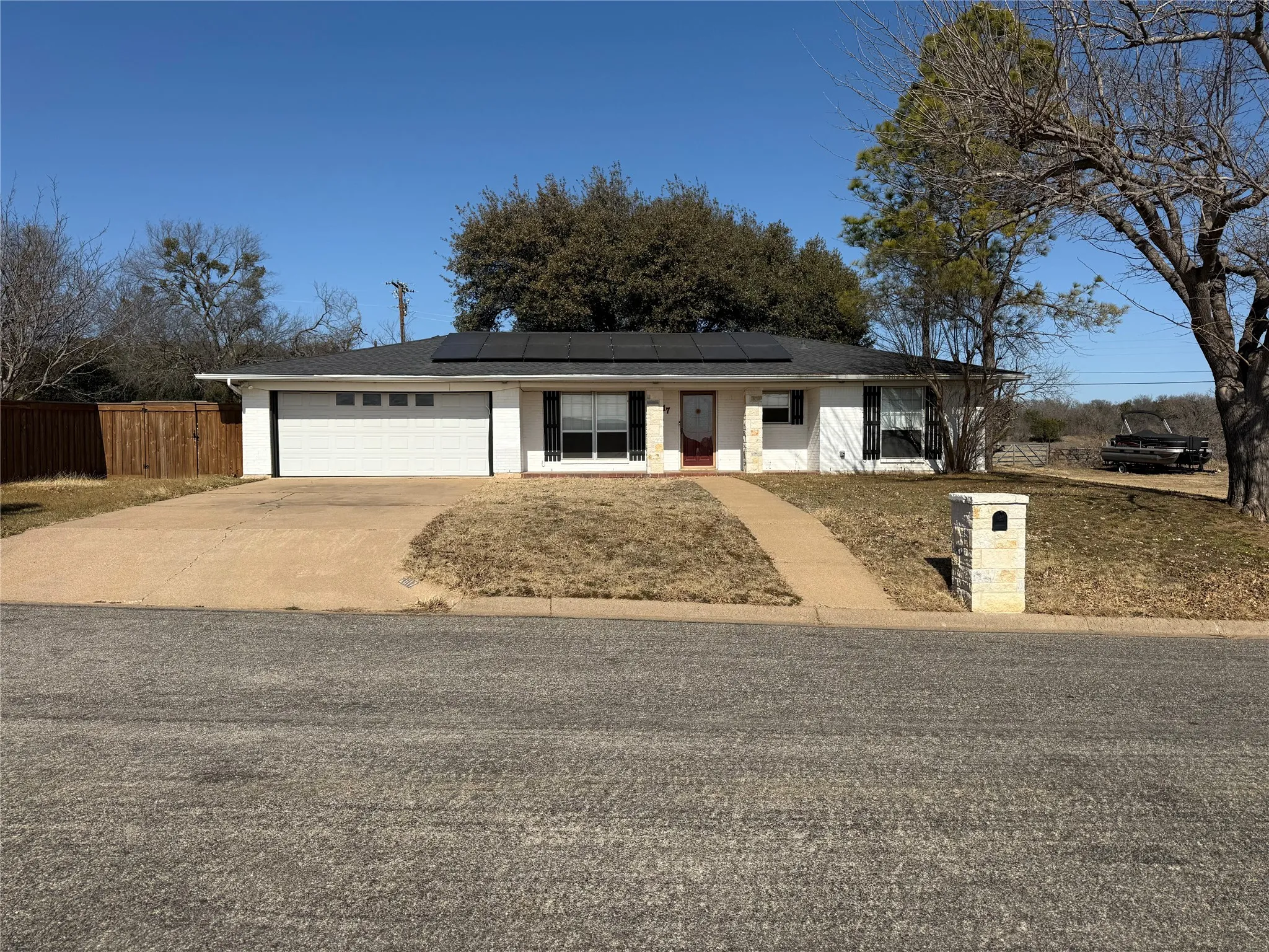 Single Family Residence For Sale in Palo Pinto County , 2817 NE 11th Street, Mineral Wells, Texas 76067, 3 Bedroom, 2 Bathroom, 2 Garage spaces, 2,056 Sqft, built in 1974, mls#21379754, Real Estate Agent in Mineral Wells, Homes For Sale in Palo Pinto county, Homes For Sale in Mineral Wells, Realtor in Mineral Wells Texas, Real Estate Brokerage Independent Realty Texas, Luminita Cordes Realtor
