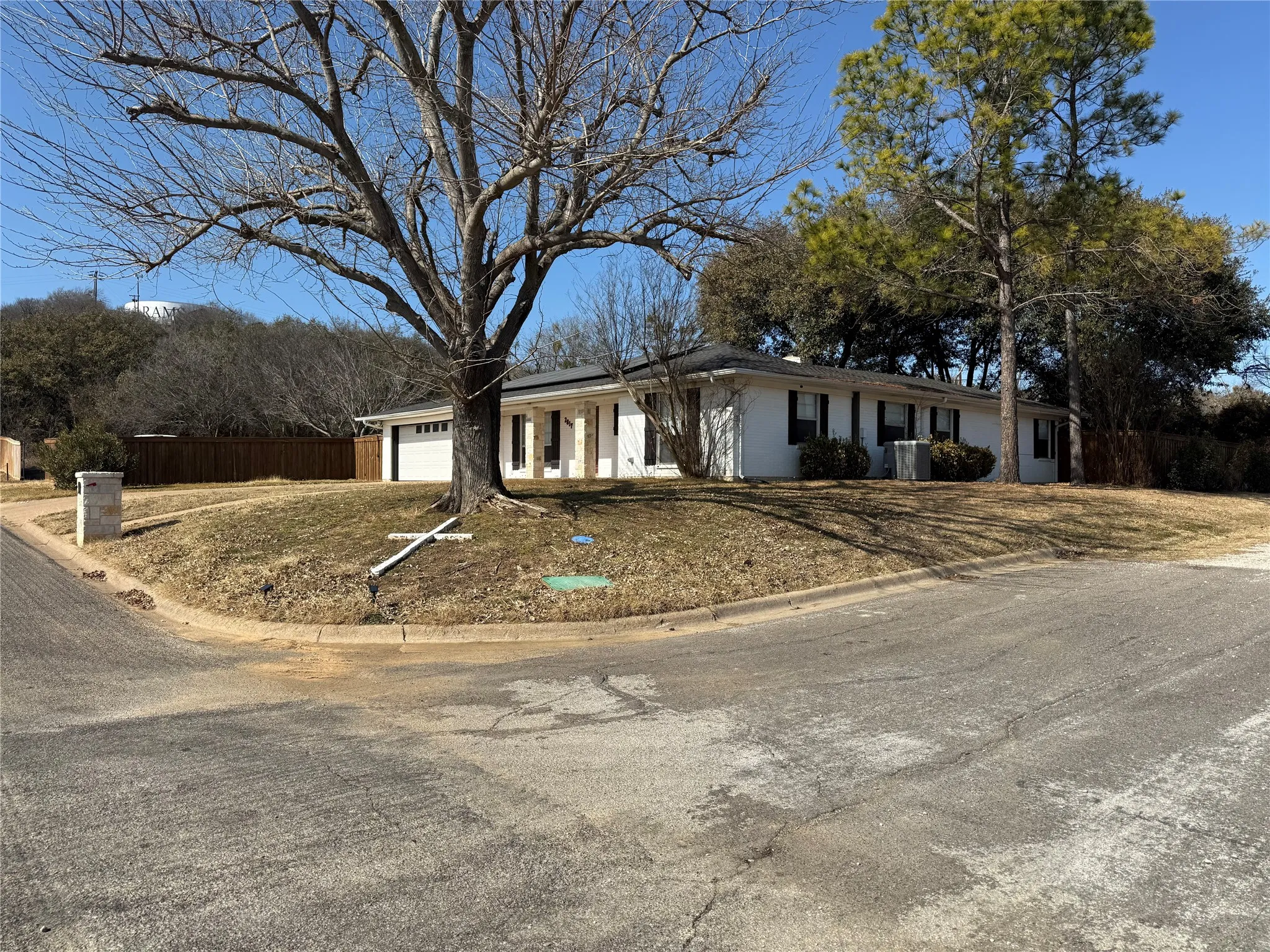 Single Family Residence For Sale in Palo Pinto County , 2817 NE 11th Street, Mineral Wells, Texas 76067, 3 Bedroom, 2 Bathroom, 2 Garage spaces, 2,056 Sqft, built in 1974, mls#21379754, Real Estate Agent in Mineral Wells, Homes For Sale in Palo Pinto county, Homes For Sale in Mineral Wells, Realtor in Mineral Wells Texas, Real Estate Brokerage Independent Realty Texas, Luminita Cordes Realtor