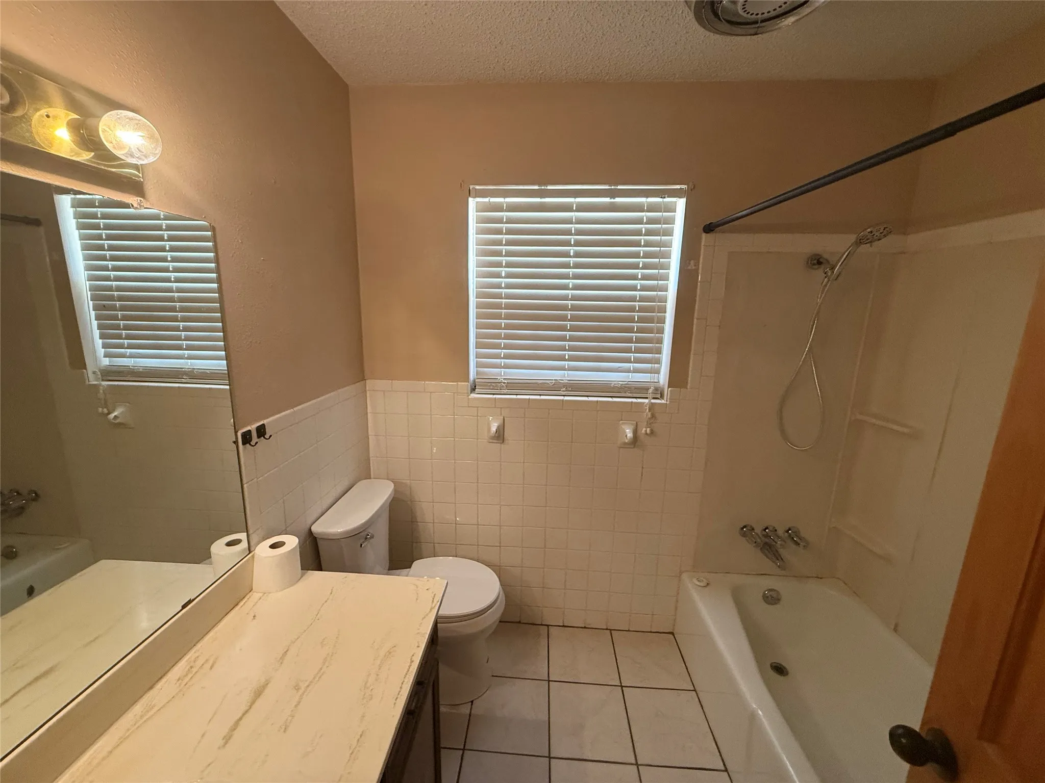 Single Family Residence For Sale in Palo Pinto County , 2817 NE 11th Street, Mineral Wells, Texas 76067, 3 Bedroom, 2 Bathroom, 2 Garage spaces, 2,056 Sqft, built in 1974, mls#21379754, Real Estate Agent in Mineral Wells, Homes For Sale in Palo Pinto county, Homes For Sale in Mineral Wells, Realtor in Mineral Wells Texas, Real Estate Brokerage Independent Realty Texas, Luminita Cordes Realtor