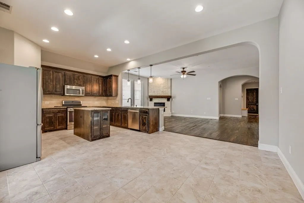 Single Family Residence For Sale in Collin County , 7421 San Jacinto Trail, Mc Kinney, Texas 75071, 3 Bedroom, 2 Bathroom, 2 Garage spaces, 2,146 Sqft, built in 2015, mls#21379744, Real Estate Agent in Mc Kinney, Homes For Sale in Collin county, Homes For Sale in Mc Kinney, Realtor in Mc Kinney Texas, Real Estate Brokerage Independent Realty Texas, Luminita Cordes Realtor