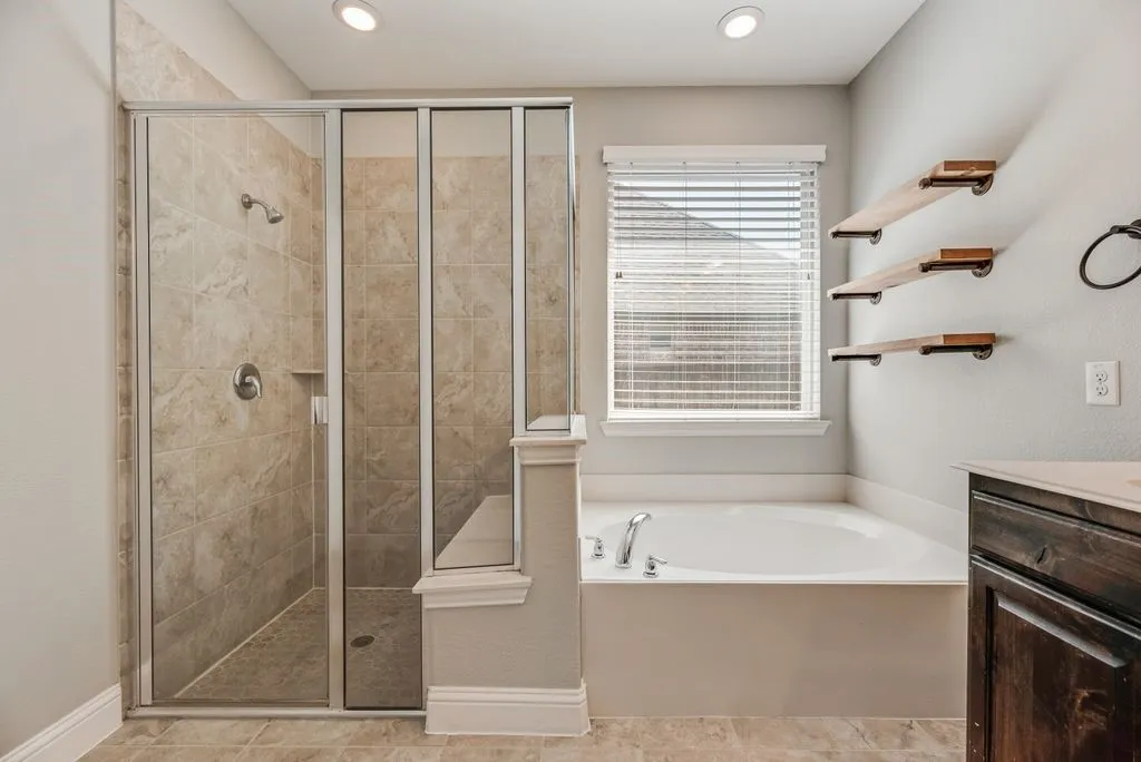 Single Family Residence For Sale in Collin County , 7421 San Jacinto Trail, Mc Kinney, Texas 75071, 3 Bedroom, 2 Bathroom, 2 Garage spaces, 2,146 Sqft, built in 2015, mls#21379744, Real Estate Agent in Mc Kinney, Homes For Sale in Collin county, Homes For Sale in Mc Kinney, Realtor in Mc Kinney Texas, Real Estate Brokerage Independent Realty Texas, Luminita Cordes Realtor