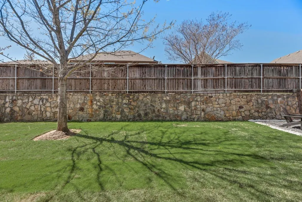 Single Family Residence For Sale in Collin County , 7421 San Jacinto Trail, Mc Kinney, Texas 75071, 3 Bedroom, 2 Bathroom, 2 Garage spaces, 2,146 Sqft, built in 2015, mls#21379744, Real Estate Agent in Mc Kinney, Homes For Sale in Collin county, Homes For Sale in Mc Kinney, Realtor in Mc Kinney Texas, Real Estate Brokerage Independent Realty Texas, Luminita Cordes Realtor