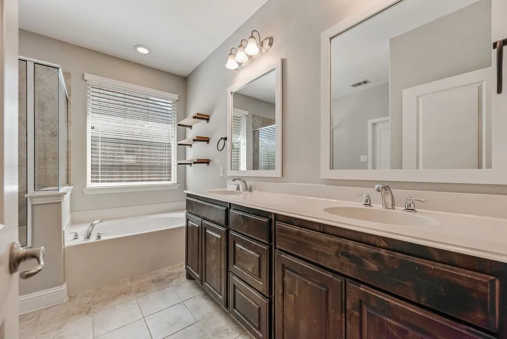 Single Family Residence For Sale in Collin County , 7421 San Jacinto Trail, Mc Kinney, Texas 75071, 3 Bedroom, 2 Bathroom, 2 Garage spaces, 2,146 Sqft, built in 2015, mls#21379744, Real Estate Agent in Mc Kinney, Homes For Sale in Collin county, Homes For Sale in Mc Kinney, Realtor in Mc Kinney Texas, Real Estate Brokerage Independent Realty Texas, Luminita Cordes Realtor