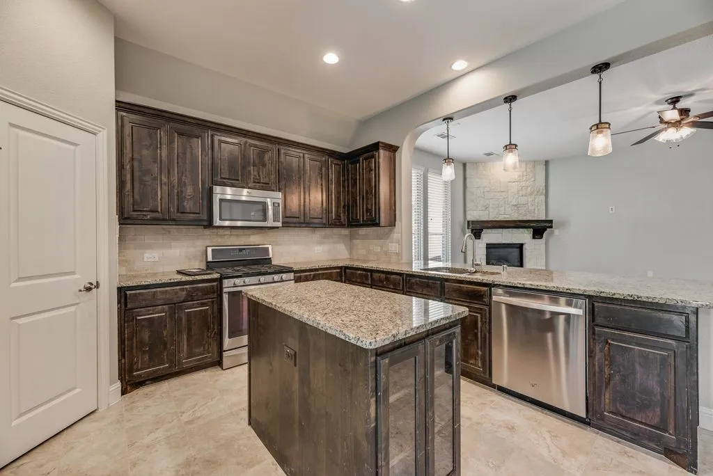 Single Family Residence For Sale in Collin County , 7421 San Jacinto Trail, Mc Kinney, Texas 75071, 3 Bedroom, 2 Bathroom, 2 Garage spaces, 2,146 Sqft, built in 2015, mls#21379744, Real Estate Agent in Mc Kinney, Homes For Sale in Collin county, Homes For Sale in Mc Kinney, Realtor in Mc Kinney Texas, Real Estate Brokerage Independent Realty Texas, Luminita Cordes Realtor