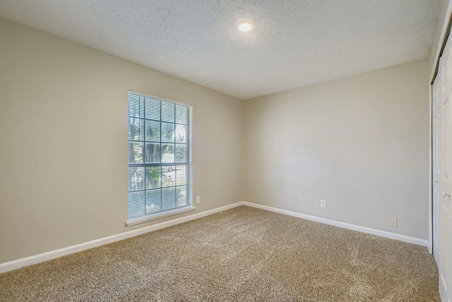 Single Family Residence For Sale in Rockwall County , 9117 Fairmont Circle, Rowlett, Texas 75088, 3 Bedroom, 2 Bathroom, 2 Garage spaces, 1,690 Sqft, built in 1983, mls#21377516, Real Estate Agent in Rowlett, Homes For Sale in Rockwall county, Homes For Sale in Rowlett, Realtor in Rowlett Texas, Real Estate Brokerage Independent Realty Texas, Luminita Cordes Realtor