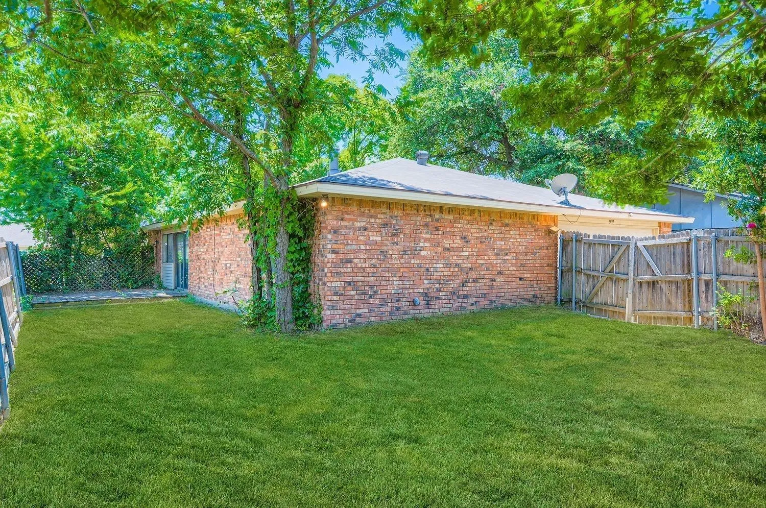 Single Family Residence For Sale in Rockwall County , 9117 Fairmont Circle, Rowlett, Texas 75088, 3 Bedroom, 2 Bathroom, 2 Garage spaces, 1,690 Sqft, built in 1983, mls#21377516, Real Estate Agent in Rowlett, Homes For Sale in Rockwall county, Homes For Sale in Rowlett, Realtor in Rowlett Texas, Real Estate Brokerage Independent Realty Texas, Luminita Cordes Realtor