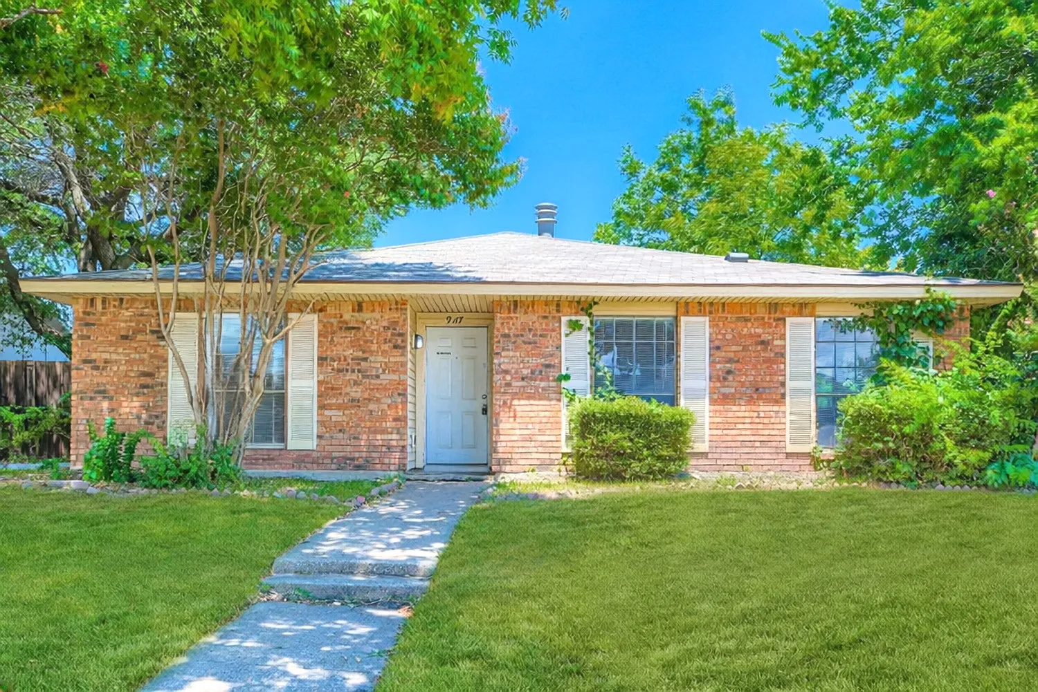 Single Family Residence For Sale in Rockwall County , 9117 Fairmont Circle, Rowlett, Texas 75088, 3 Bedroom, 2 Bathroom, 2 Garage spaces, 1,690 Sqft, built in 1983, mls#21377516, Real Estate Agent in Rowlett, Homes For Sale in Rockwall county, Homes For Sale in Rowlett, Realtor in Rowlett Texas, Real Estate Brokerage Independent Realty Texas, Luminita Cordes Realtor